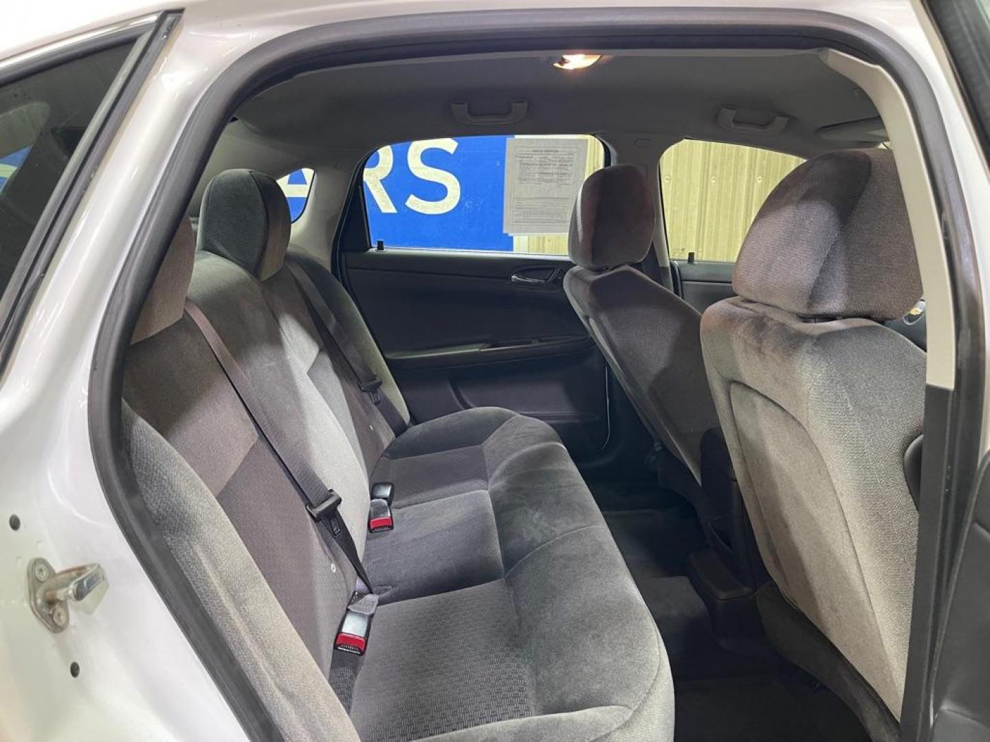 2016 WHITE CHEVROLET IMPALA LIMITED LT (2G1WB5E38G1) with an 3.6L engine, Automatic transmission, located at 2525 S. Cushman, Fairbanks, AK, 99701, (907) 452-5707, 64.824036, -147.712311 - Photo#4
