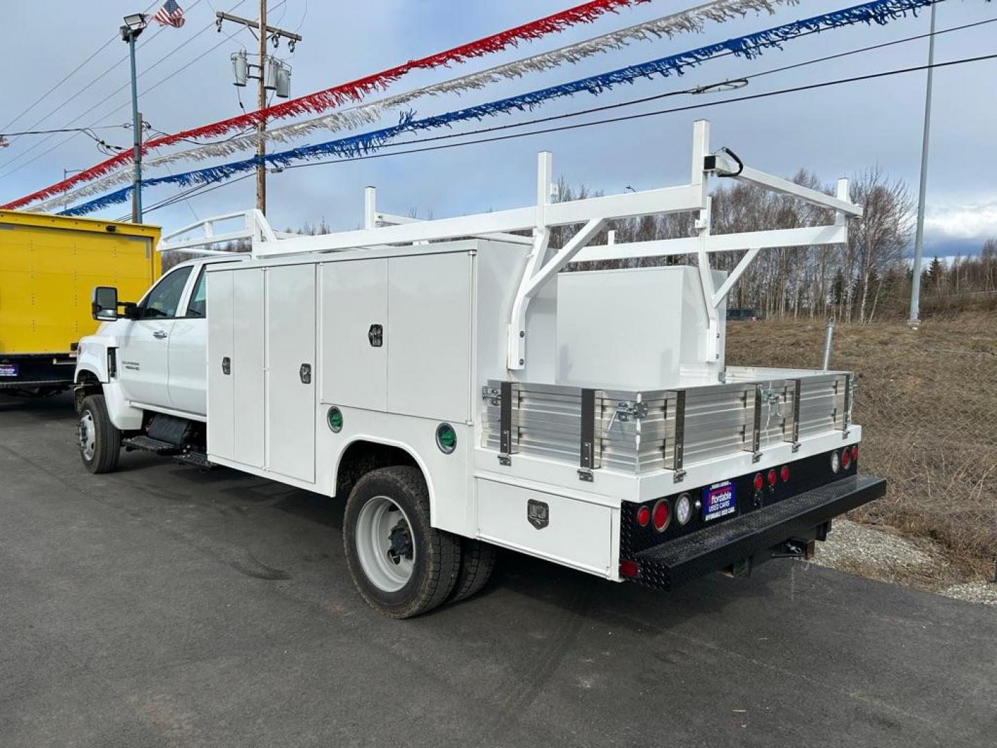 2022 CHEVROLET SILVERADO MEDIU (1HTKJPVH3NH) with an 6.6L engine, Automatic transmission, located at 2525 S. Cushman, Fairbanks, AK, 99701, (907) 452-5707, 64.824036, -147.712311 - Photo#3