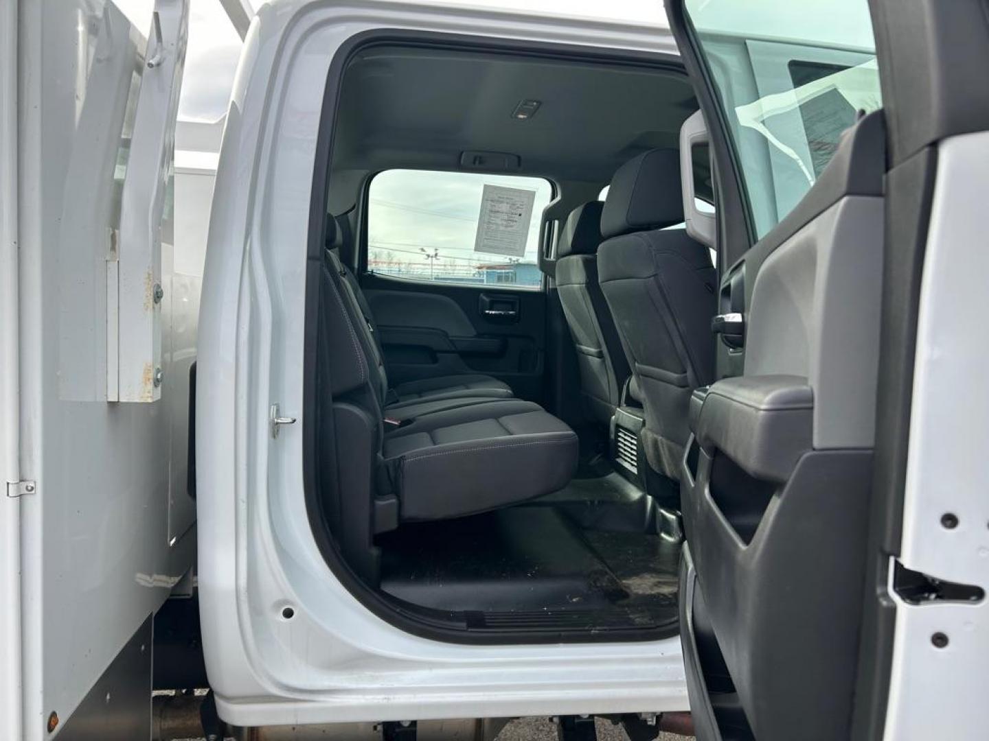 2022 CHEVROLET SILVERADO MEDIU (1HTKJPVH3NH) with an 6.6L engine, Automatic transmission, located at 2525 S. Cushman, Fairbanks, AK, 99701, (907) 452-5707, 64.824036, -147.712311 - Photo#5