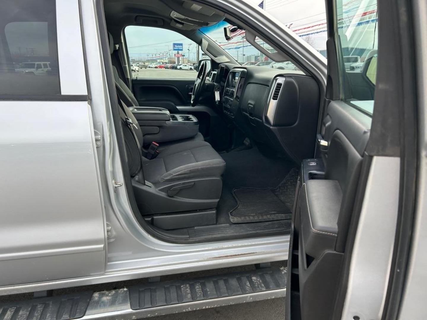 2017 SILVER CHEVROLET SILVERADO 2500 HEAVY DUTY LT (1GC1KVEGXHF) with an 6.0L engine, Automatic transmission, located at 2525 S. Cushman, Fairbanks, AK, 99701, (907) 452-5707, 64.824036, -147.712311 - Photo#4