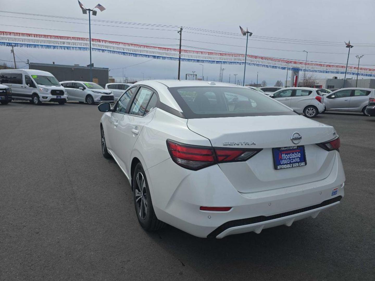 2022 WHITE NISSAN SENTRA SV (3N1AB8CV8NY) with an 2.0L engine, Continuously Variable transmission, located at 2525 S. Cushman, Fairbanks, AK, 99701, (907) 452-5707, 64.824036, -147.712311 - Photo#2