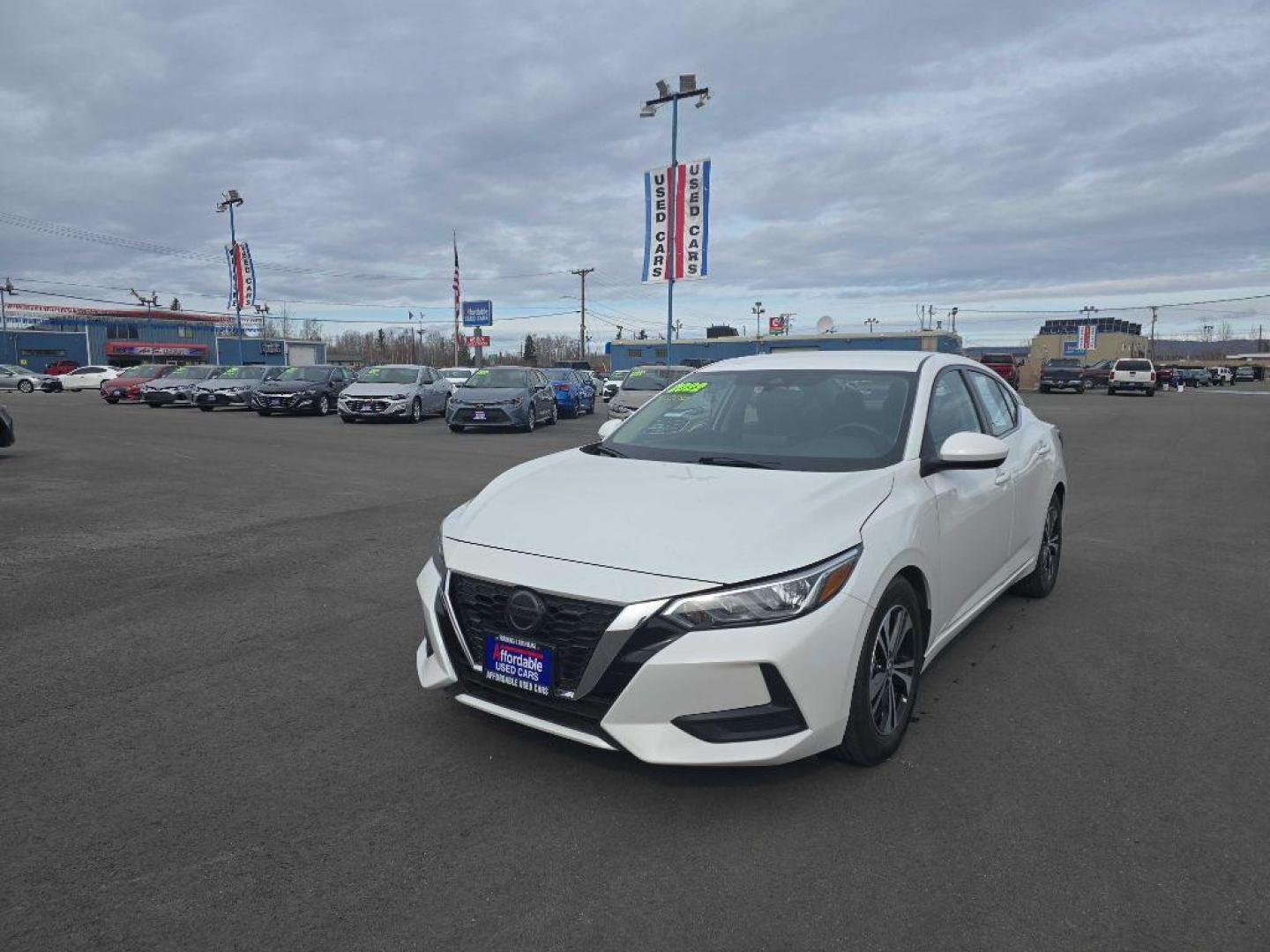 2022 WHITE NISSAN SENTRA SV (3N1AB8CV8NY) with an 2.0L engine, Continuously Variable transmission, located at 2525 S. Cushman, Fairbanks, AK, 99701, (907) 452-5707, 64.824036, -147.712311 - Photo#1