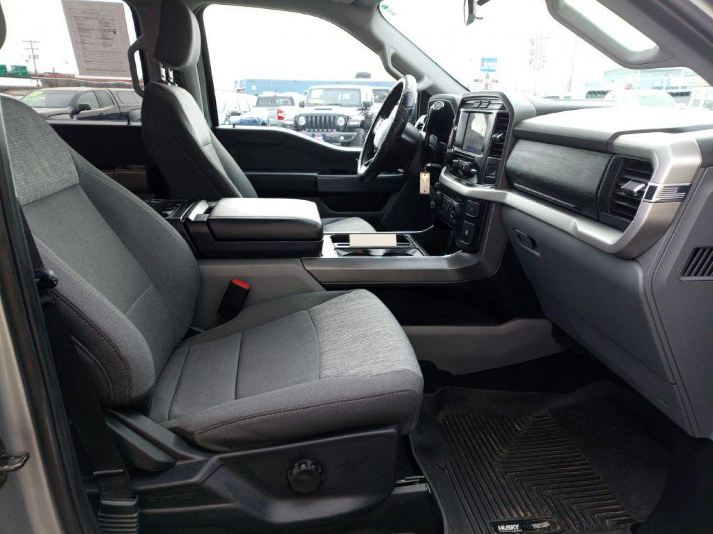 2022 SILVER FORD F150 SUPERCREW (1FTFW1E87NK) with an 3.5L engine, Automatic transmission, located at 2525 S. Cushman, Fairbanks, AK, 99701, (907) 452-5707, 64.824036, -147.712311 - Photo#4