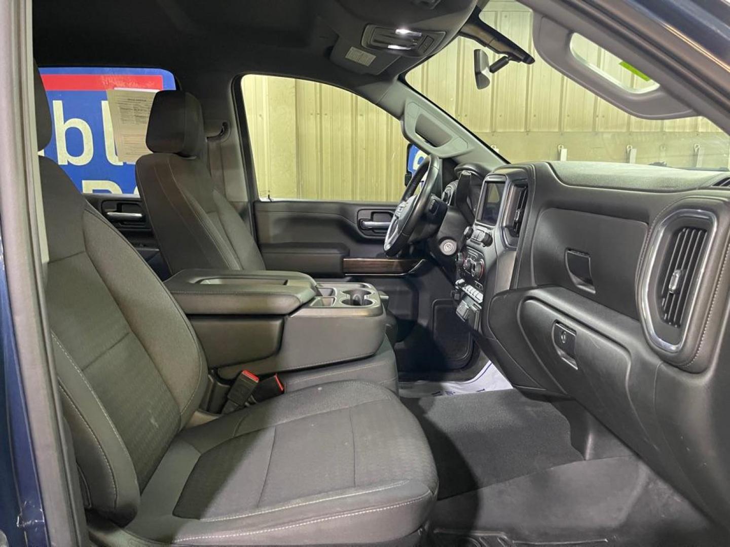 2021 BLUE CHEVROLET SILVERADO 2500 HEAVY DUTY LT (1GC4YNE7XMF) with an 6.6L engine, Automatic transmission, located at 2525 S. Cushman, Fairbanks, AK, 99701, (907) 452-5707, 64.824036, -147.712311 - Photo#3