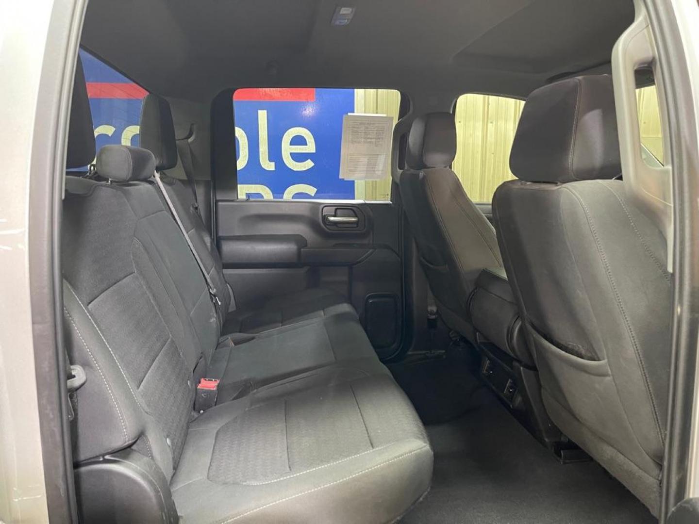 2021 SILVER CHEVROLET SILVERADO 2500 HEAVY DUTY LT (1GC4YNE7XMF) with an 6.6L engine, Automatic transmission, located at 2525 S. Cushman, Fairbanks, AK, 99701, (907) 452-5707, 64.824036, -147.712311 - Photo#4