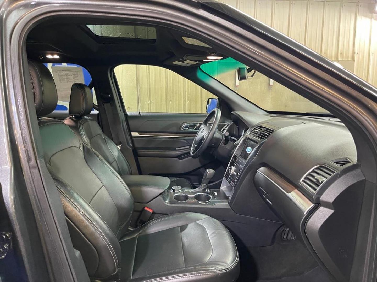 2018 GREY FORD EXPLORER LIMITED (1FM5K8F82JG) with an 3.5L engine, Automatic transmission, located at 2525 S. Cushman, Fairbanks, AK, 99701, (907) 452-5707, 64.824036, -147.712311 - Photo#3