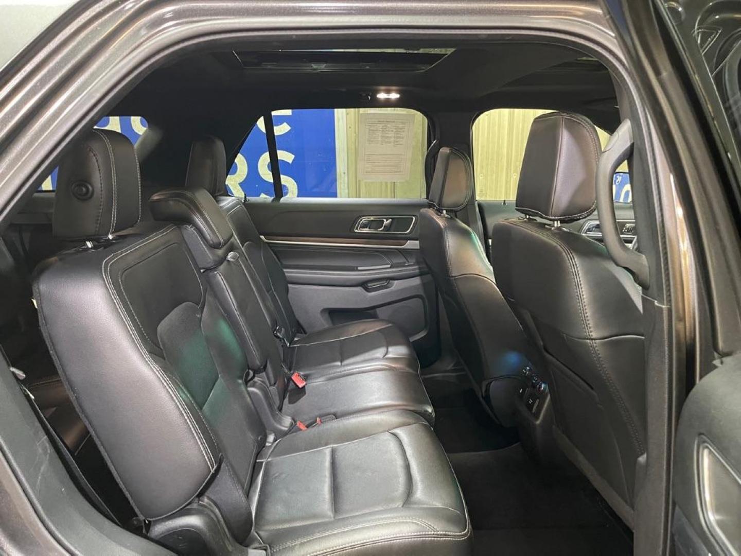 2018 GREY FORD EXPLORER LIMITED (1FM5K8F82JG) with an 3.5L engine, Automatic transmission, located at 2525 S. Cushman, Fairbanks, AK, 99701, (907) 452-5707, 64.824036, -147.712311 - Photo#4