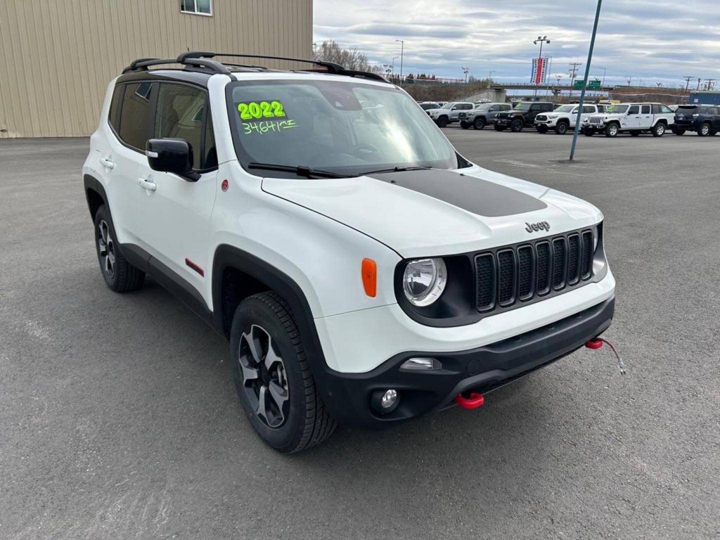 2022 WHITE JEEP RENEGADE TRAILHAWK (ZACNJDC18NP) with an 1.3L engine, Automatic transmission, located at 2525 S. Cushman, Fairbanks, AK, 99701, (907) 452-5707, 64.824036, -147.712311 - Photo#1