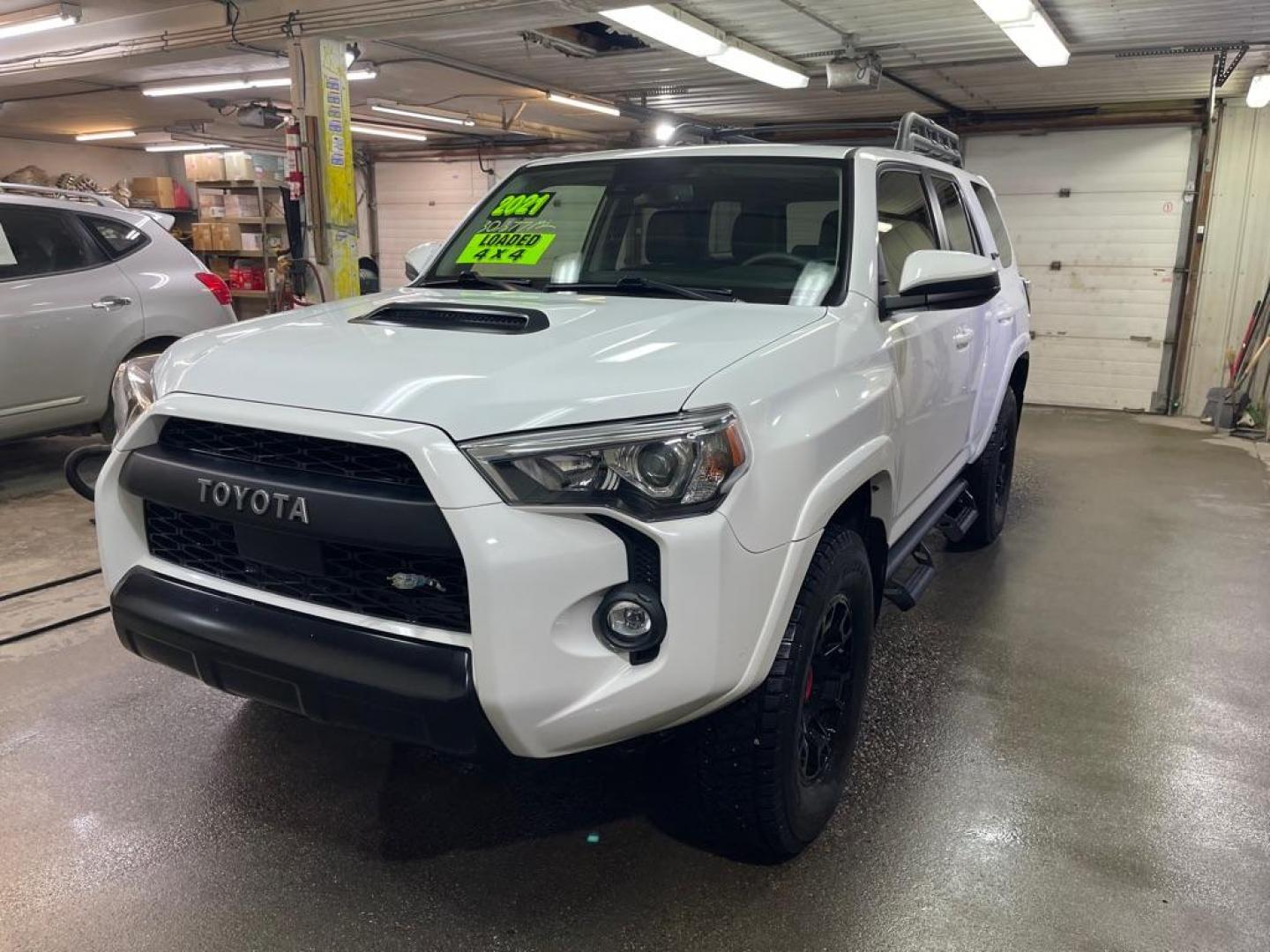 2021 WHITE TOYOTA 4RUNNER VENTURE (JTELU5JR0M5) with an 4.0L engine, Automatic transmission, located at 2525 S. Cushman, Fairbanks, AK, 99701, (907) 452-5707, 64.824036, -147.712311 - Photo#1
