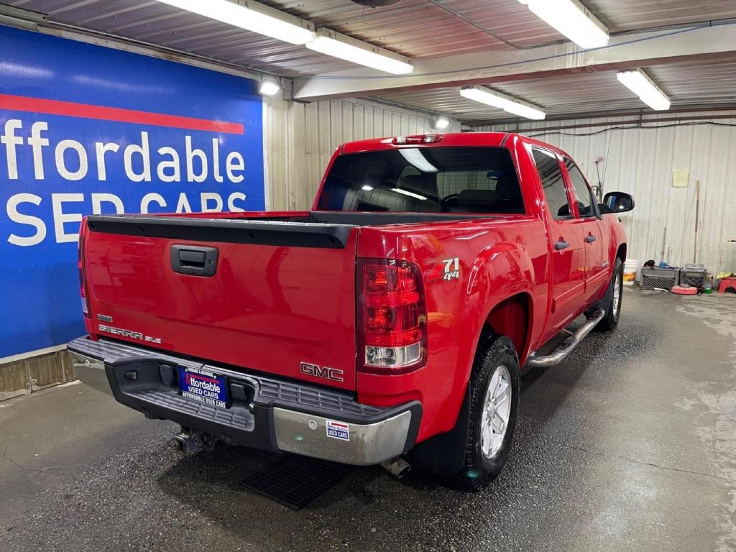 2011 RED GMC SIERRA 1500 SLE (3GTP2VE38BG) with an 5.3L engine, Automatic transmission, located at 2525 S. Cushman, Fairbanks, AK, 99701, (907) 452-5707, 64.824036, -147.712311 - Photo#2