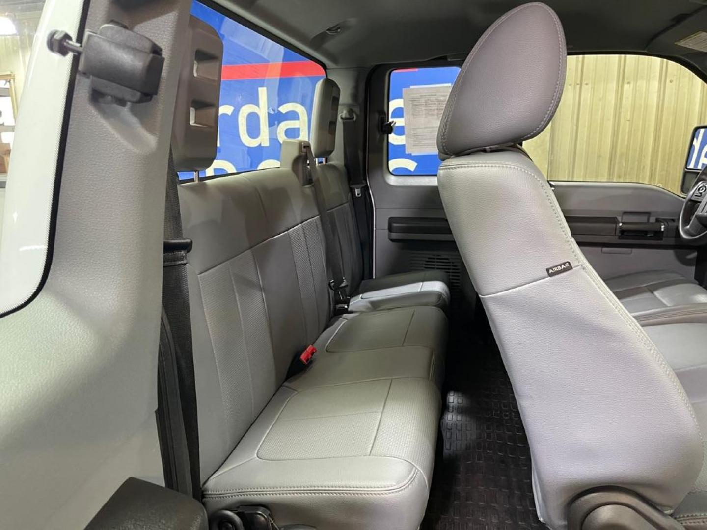 2015 WHITE FORD F250 SUPER DUTY (1FT7X2B66FE) with an 6.2L engine, Automatic transmission, located at 2525 S. Cushman, Fairbanks, AK, 99701, (907) 452-5707, 64.824036, -147.712311 - Photo#4
