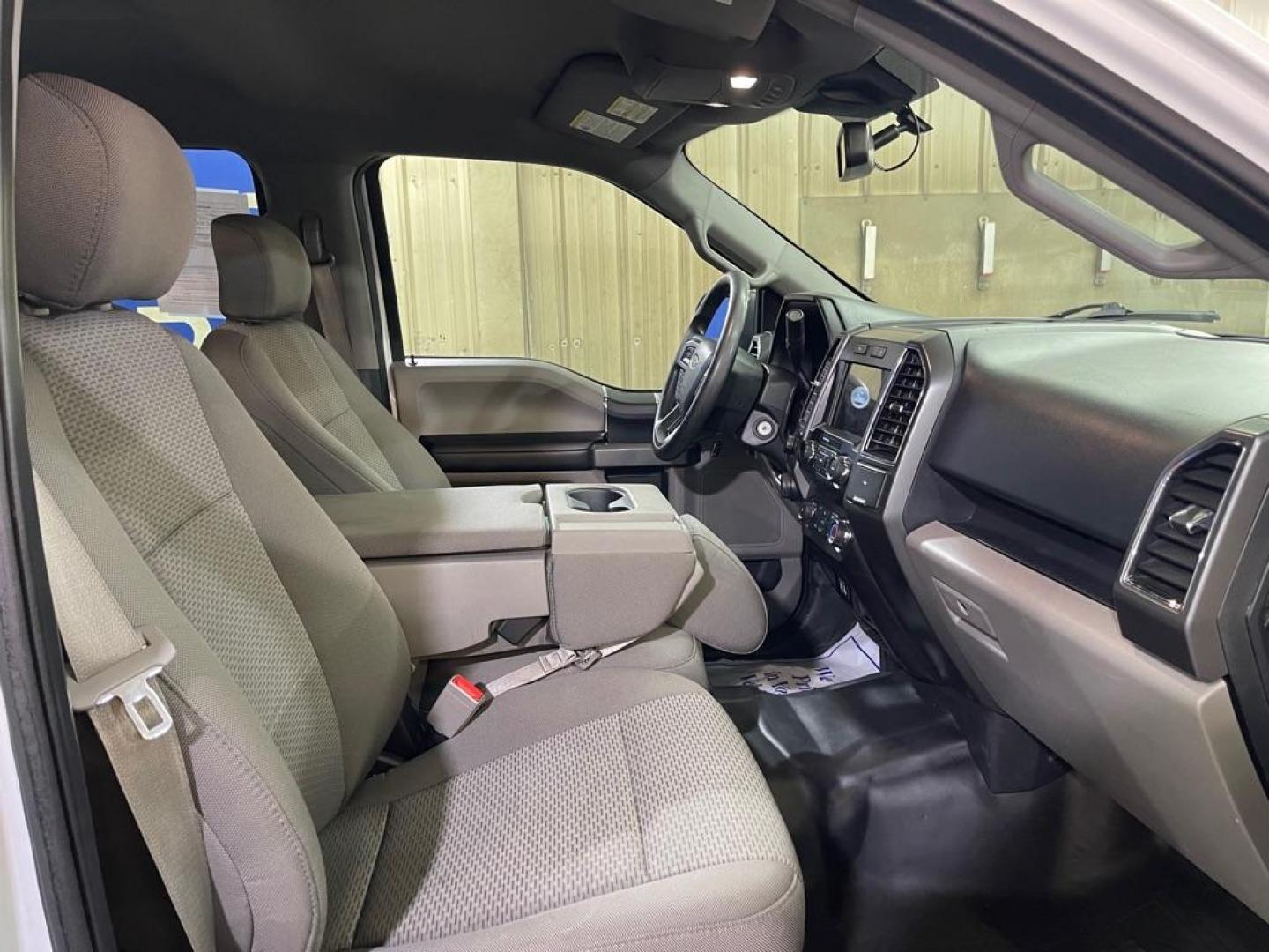 2020 WHITE FORD F150 SUPERCREW (1FTEW1E56LF) with an 5.0L engine, Automatic transmission, located at 2525 S. Cushman, Fairbanks, AK, 99701, (907) 452-5707, 64.824036, -147.712311 - Photo#3