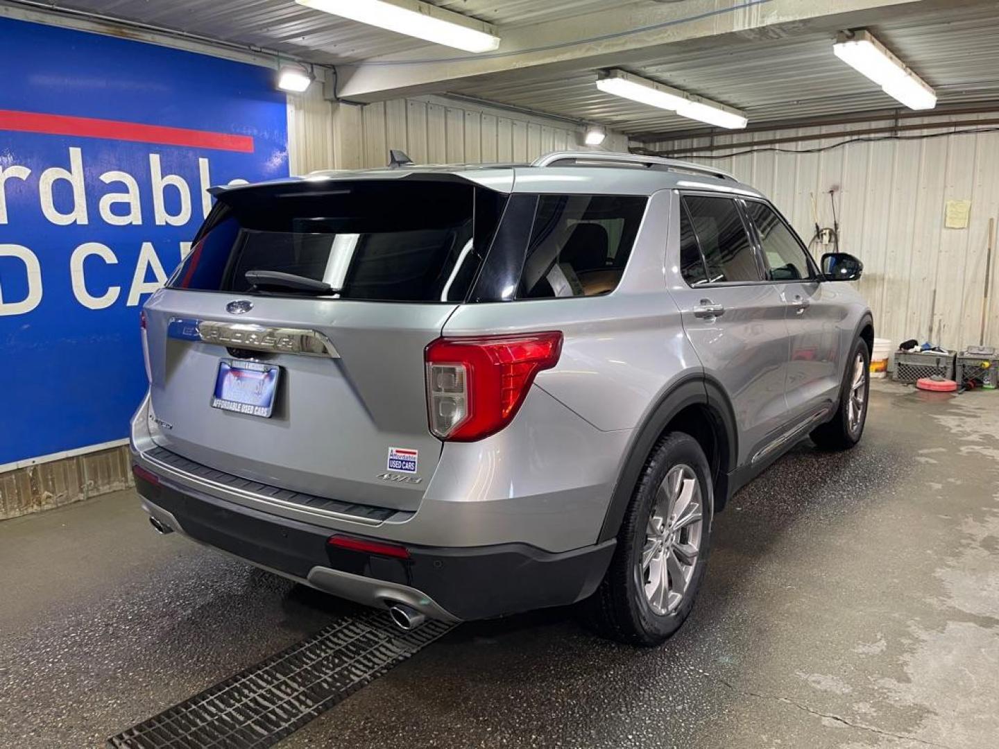 2022 SILVER FORD EXPLORER LIMITED (1FMSK8FH4NG) with an 2.3L engine, Automatic transmission, located at 2525 S. Cushman, Fairbanks, AK, 99701, (907) 452-5707, 64.824036, -147.712311 - Photo#2