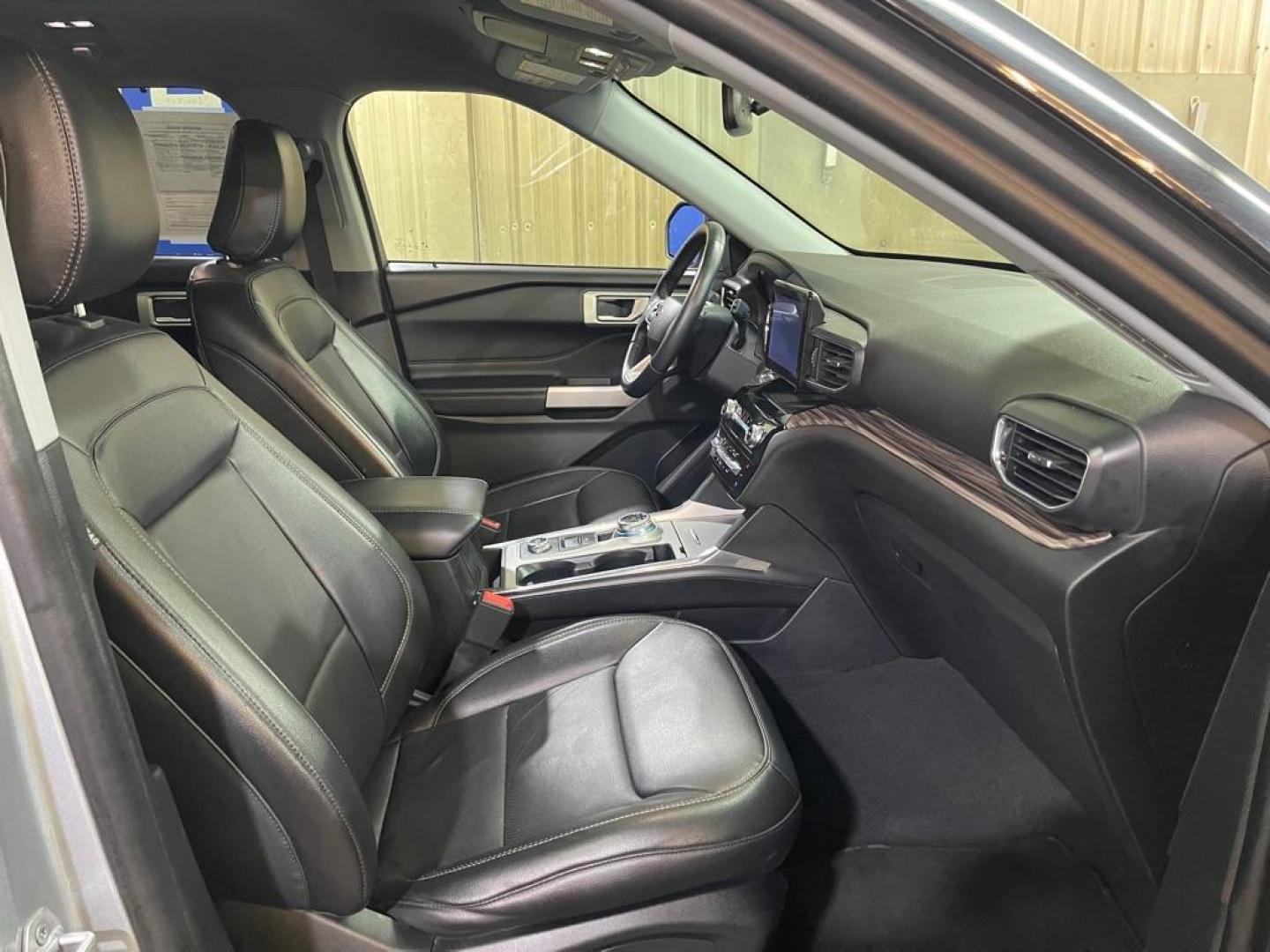 2022 SILVER FORD EXPLORER LIMITED (1FMSK8FH4NG) with an 2.3L engine, Automatic transmission, located at 2525 S. Cushman, Fairbanks, AK, 99701, (907) 452-5707, 64.824036, -147.712311 - Photo#3