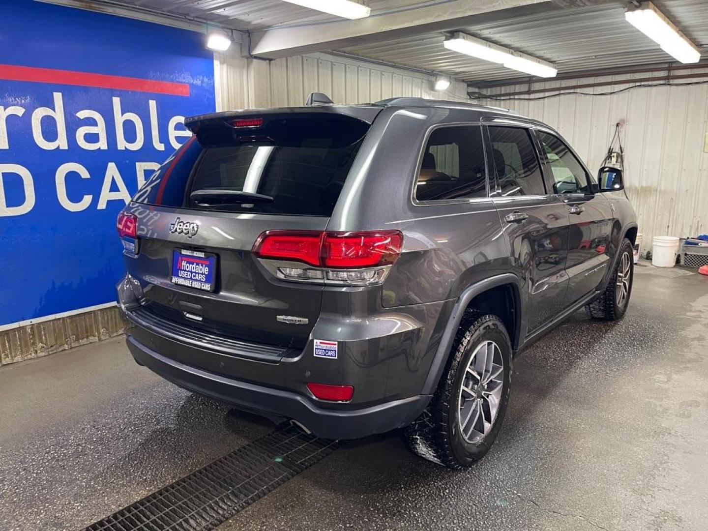 2020 GRAY JEEP GRAND CHEROKEE LAREDO (1C4RJFAG7LC) with an 3.6L engine, Automatic transmission, located at 2525 S. Cushman, Fairbanks, AK, 99701, (907) 452-5707, 64.824036, -147.712311 - Photo#2