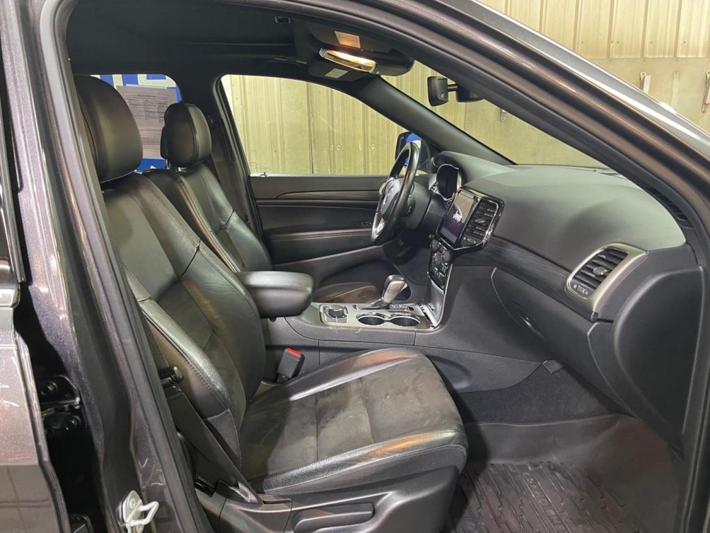 2020 GRAY JEEP GRAND CHEROKEE LAREDO (1C4RJFAG7LC) with an 3.6L engine, Automatic transmission, located at 2525 S. Cushman, Fairbanks, AK, 99701, (907) 452-5707, 64.824036, -147.712311 - Photo#3