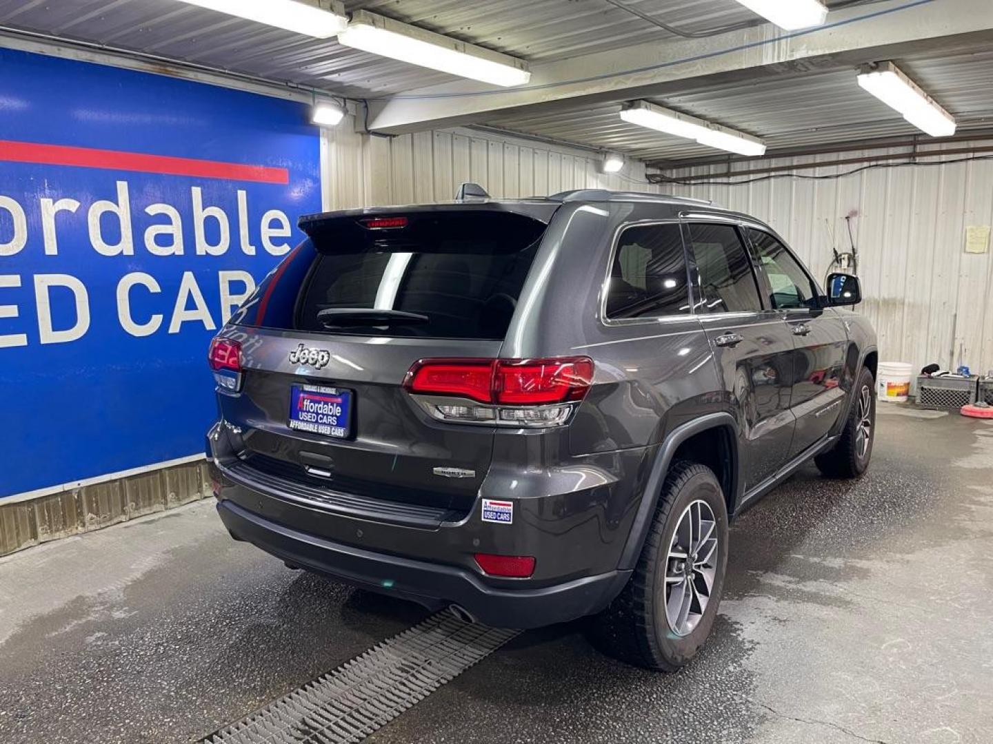 2020 GREY JEEP GRAND CHEROKEE LAREDO (1C4RJFAG7LC) with an 3.6L engine, Automatic transmission, located at 2525 S. Cushman, Fairbanks, AK, 99701, (907) 452-5707, 64.824036, -147.712311 - Photo#2
