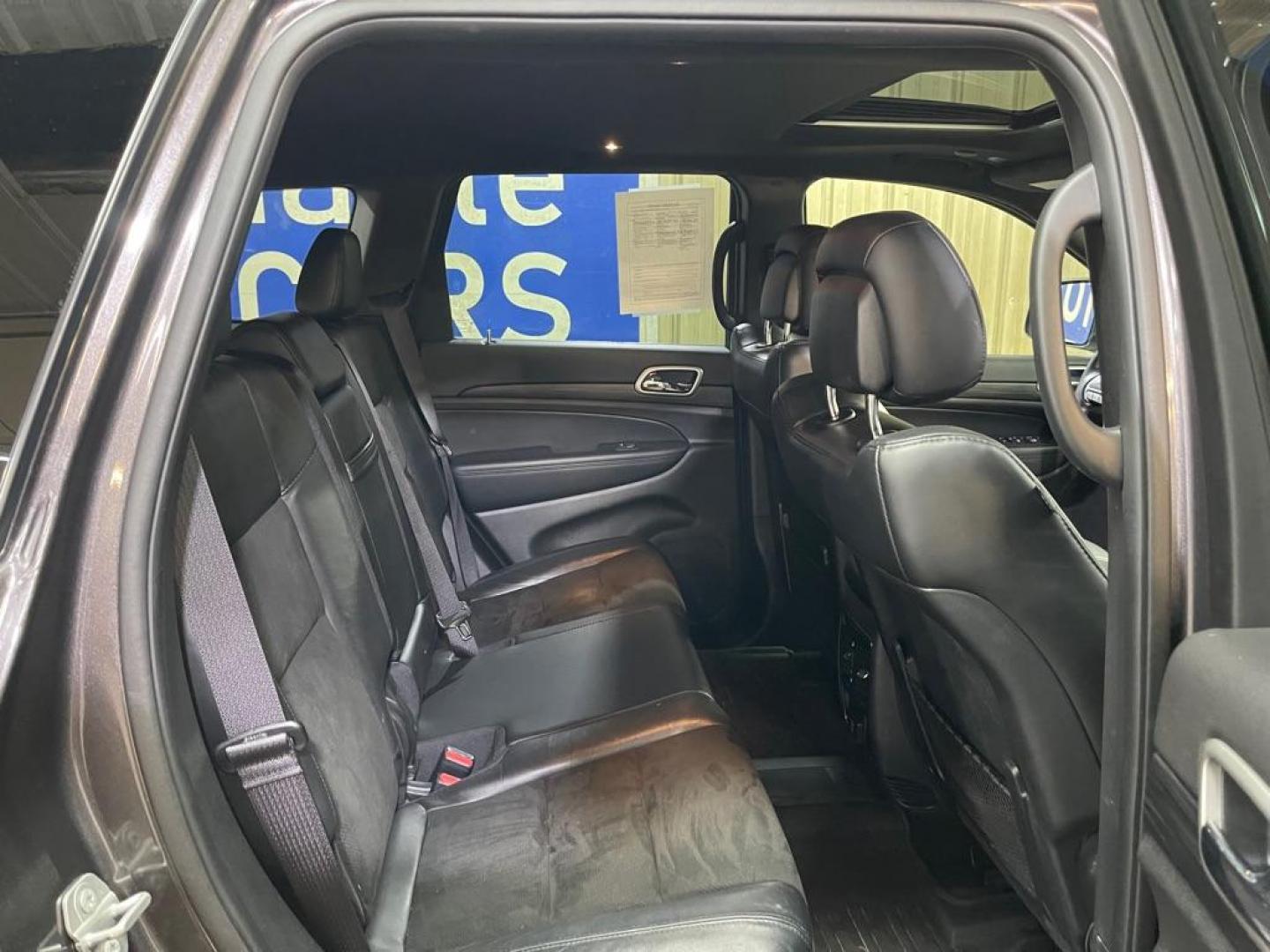 2020 GREY JEEP GRAND CHEROKEE LAREDO (1C4RJFAG7LC) with an 3.6L engine, Automatic transmission, located at 2525 S. Cushman, Fairbanks, AK, 99701, (907) 452-5707, 64.824036, -147.712311 - Photo#4