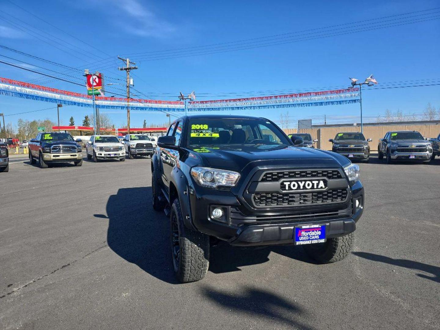 2018 BLACK TOYOTA TACOMA DOUBLE CAB (3TMCZ5ANXJM) with an 3.5L engine, Automatic transmission, located at 2525 S. Cushman, Fairbanks, AK, 99701, (907) 452-5707, 64.824036, -147.712311 - Photo#4