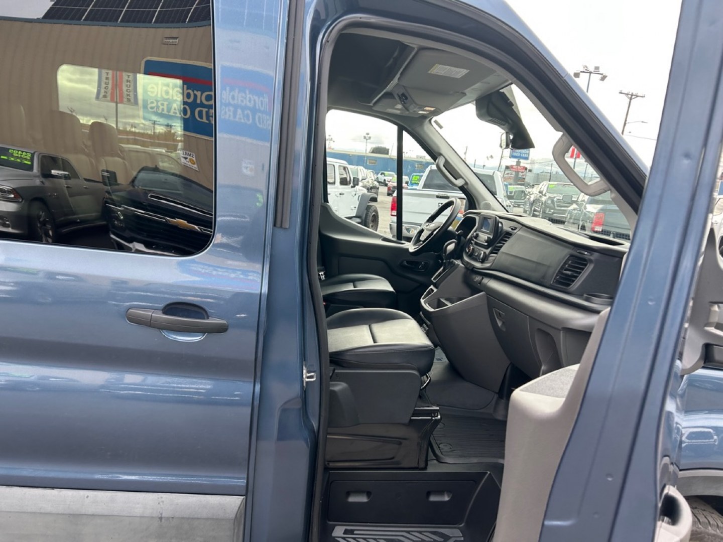 2025 BLUE FORD TRANSIT 15 PASS T-350 (1FBAX9XG3SK) with an 3.5L engine, Automatic transmission, located at 2525 S. Cushman, Fairbanks, AK, 99701, (907) 452-5707, 64.824036, -147.712311- Photo#4