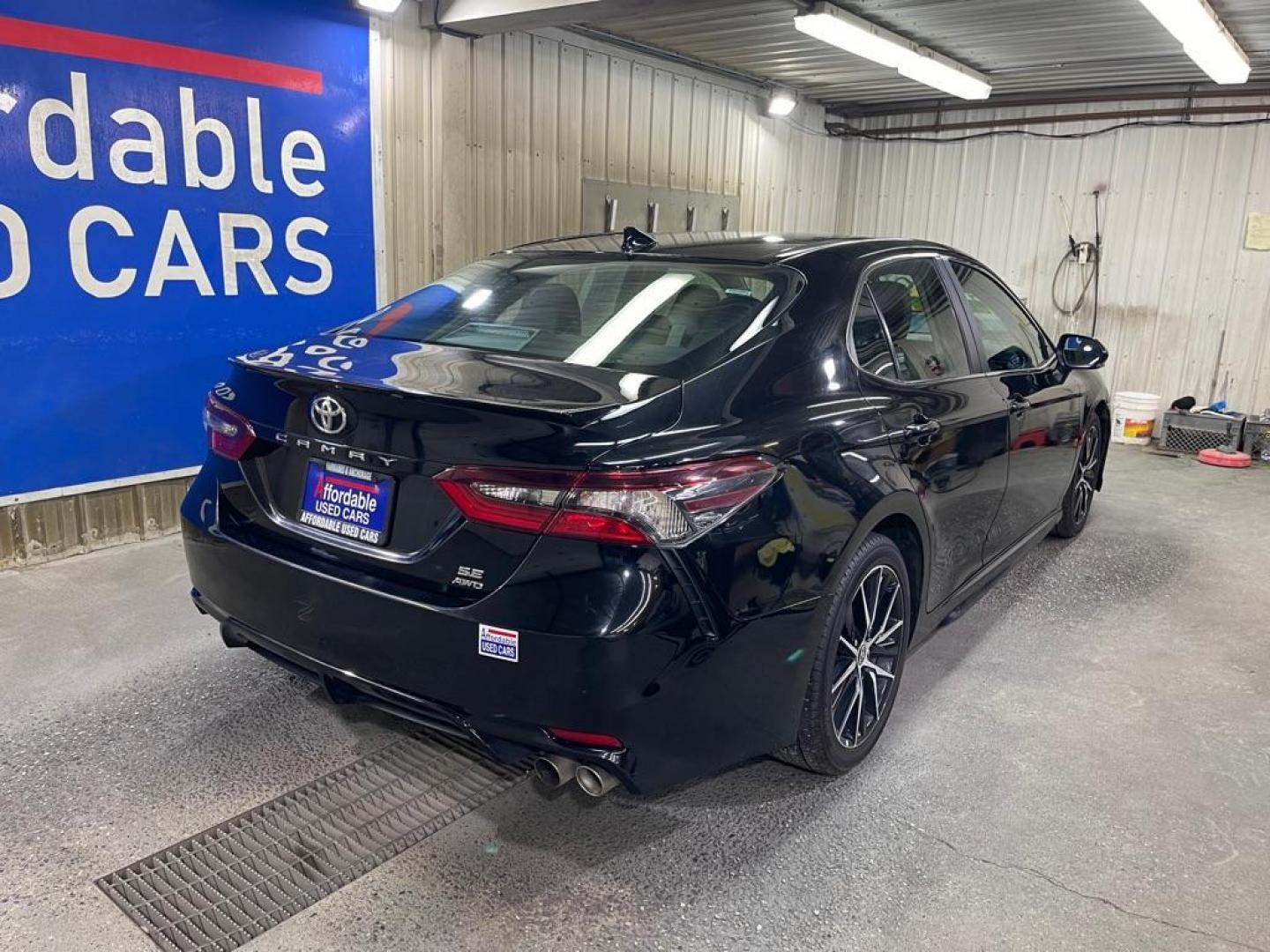 2021 BLACK TOYOTA CAMRY SE (4T1S11BK7MU) with an 2.5L engine, Automatic transmission, located at 2525 S. Cushman, Fairbanks, AK, 99701, (907) 452-5707, 64.824036, -147.712311 - Photo#2