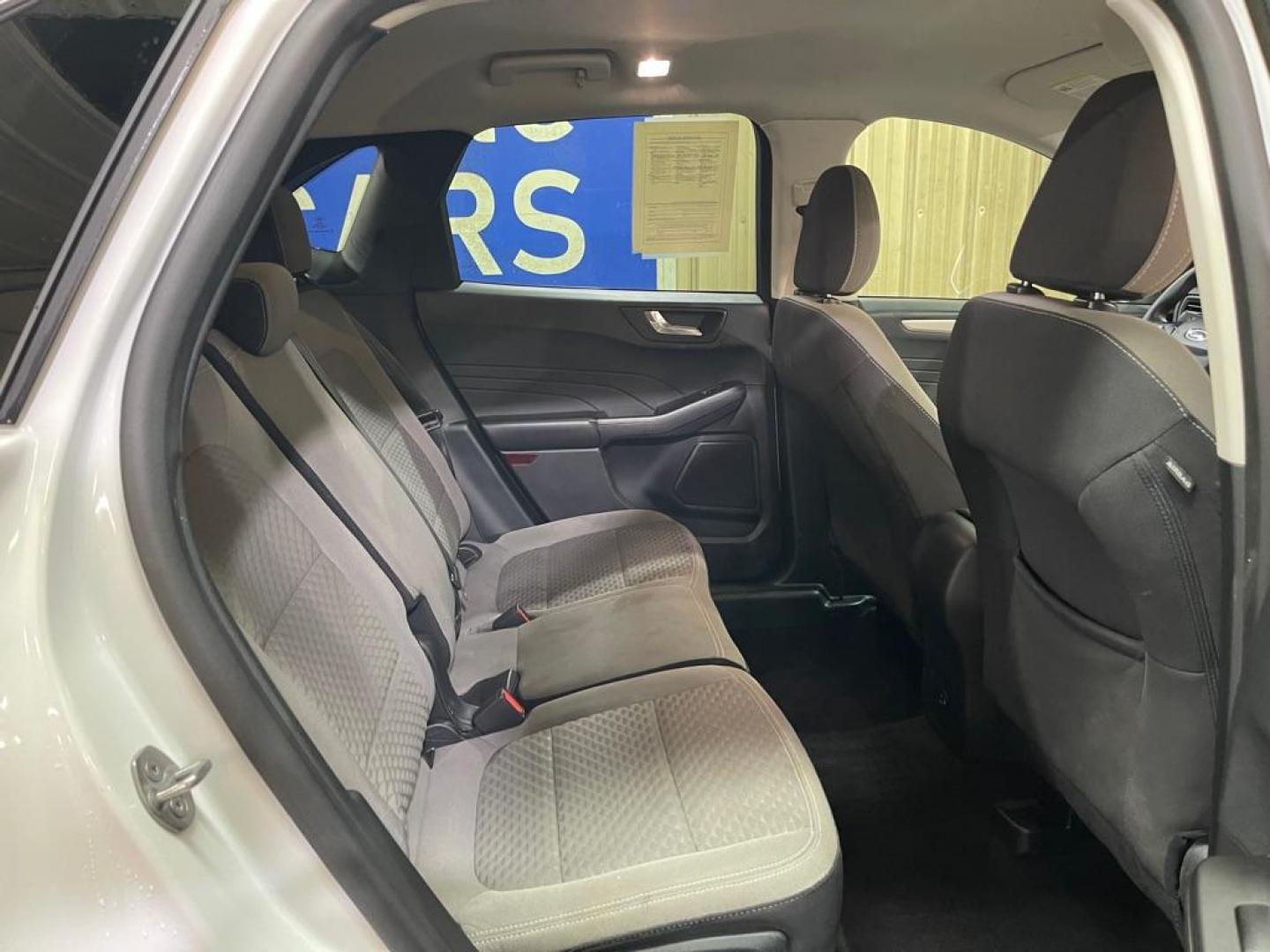 2021 WHITE FORD ESCAPE SE (1FMCU0G64MU) with an 1.5L engine, Automatic transmission, located at 2525 S. Cushman, Fairbanks, AK, 99701, (907) 452-5707, 64.824036, -147.712311 - Photo#4
