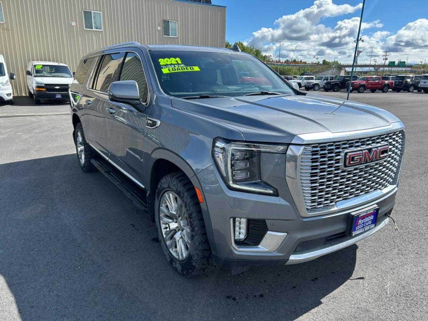 2021 GRAY GMC YUKON XL DENALI (1GKS2JKL0MR) with an 6.2L engine, Automatic transmission, located at 2525 S. Cushman, Fairbanks, AK, 99701, (907) 452-5707, 64.824036, -147.712311 - Photo#1