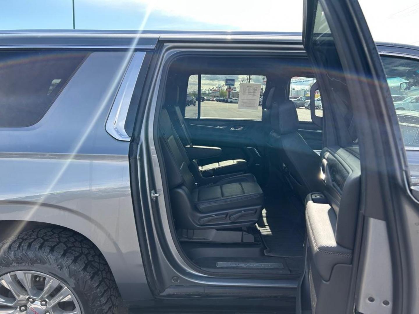 2021 GRAY GMC YUKON XL DENALI (1GKS2JKL0MR) with an 6.2L engine, Automatic transmission, located at 2525 S. Cushman, Fairbanks, AK, 99701, (907) 452-5707, 64.824036, -147.712311 - Photo#5