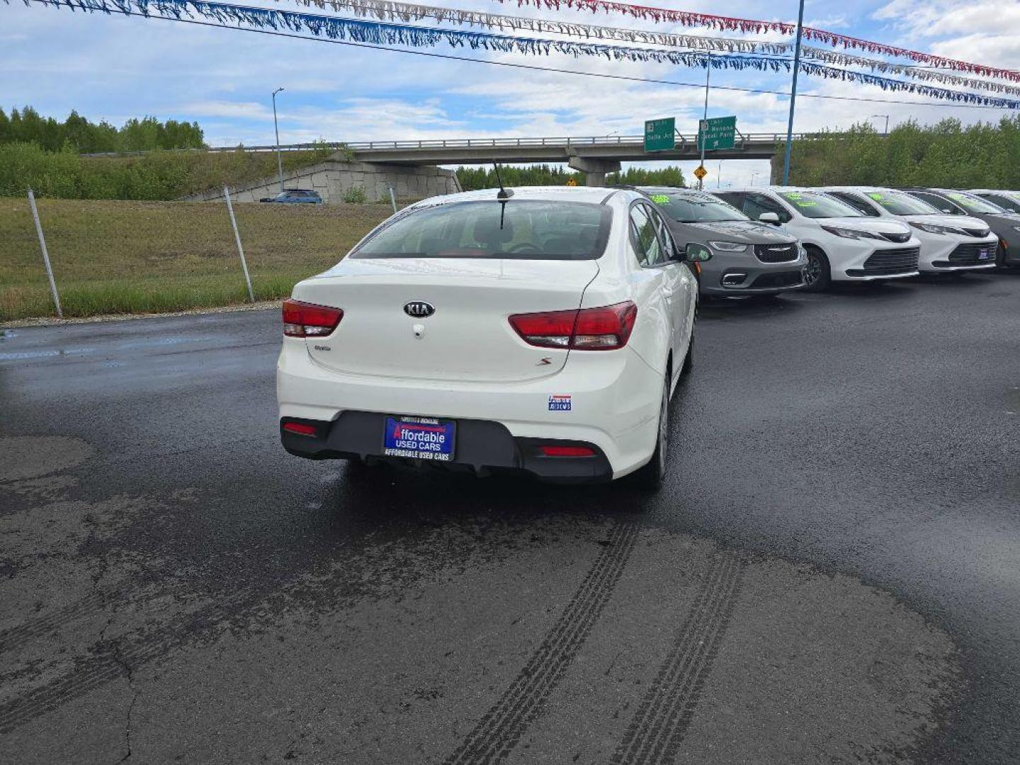 2020 WHITE KIA RIO LX (3KPA24AD2LE) with an 1.6L engine, Continuously Variable transmission, located at 2525 S. Cushman, Fairbanks, AK, 99701, (907) 452-5707, 64.824036, -147.712311 - Photo#4