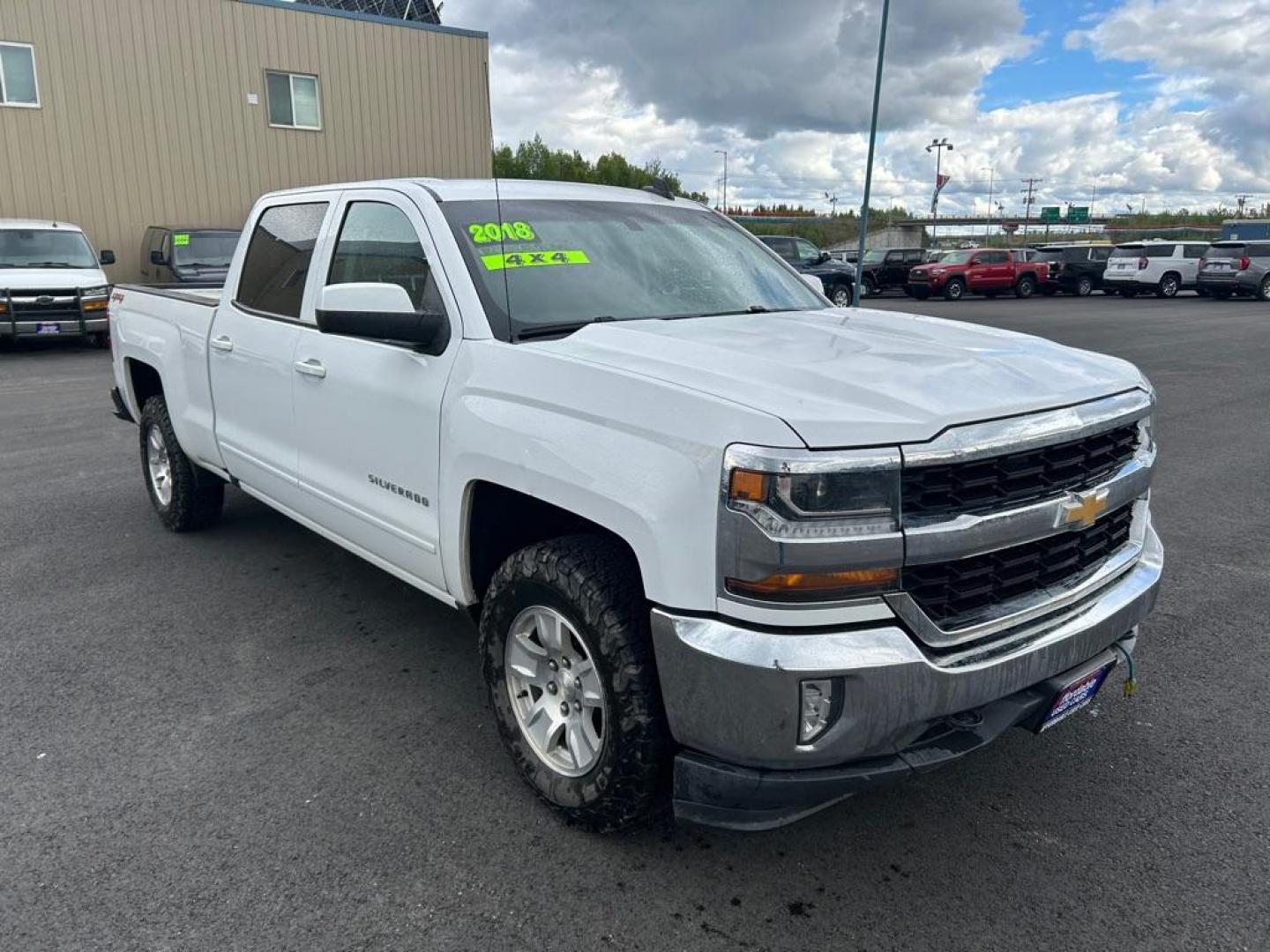 2018 WHITE CHEVROLET SILVERADO 1500 LT (1GCUKREC7JF) with an 5.3L engine, Automatic transmission, located at 2525 S. Cushman, Fairbanks, AK, 99701, (907) 452-5707, 64.824036, -147.712311 - Photo#1
