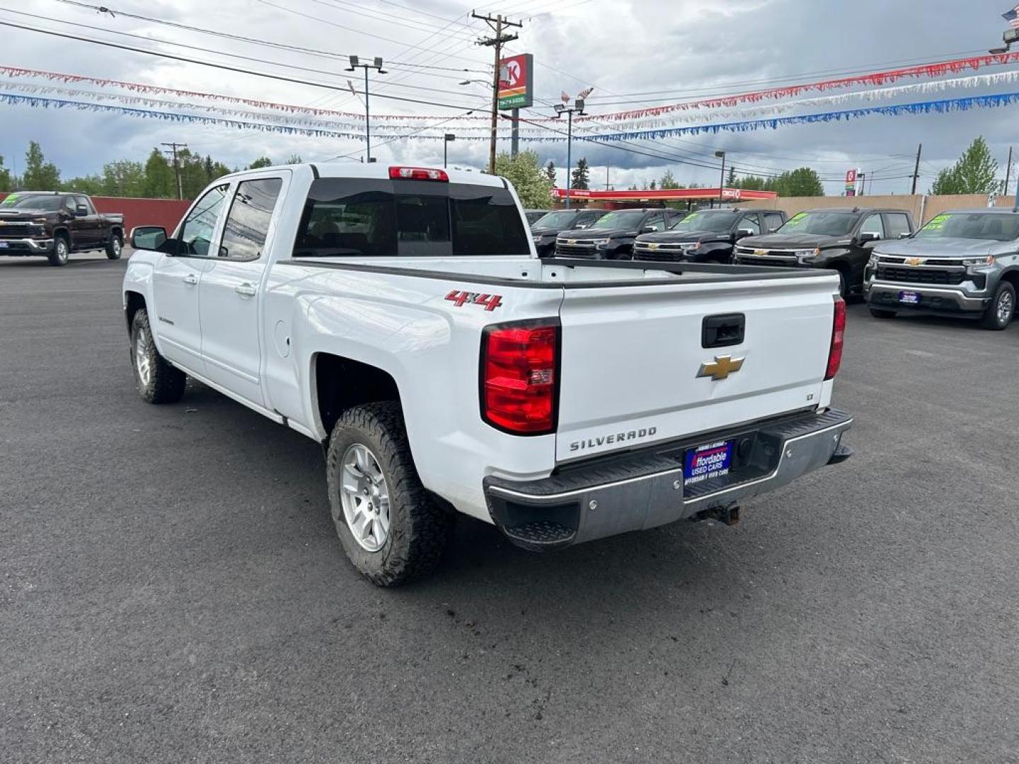 2018 WHITE CHEVROLET SILVERADO 1500 LT (1GCUKREC7JF) with an 5.3L engine, Automatic transmission, located at 2525 S. Cushman, Fairbanks, AK, 99701, (907) 452-5707, 64.824036, -147.712311 - Photo#3