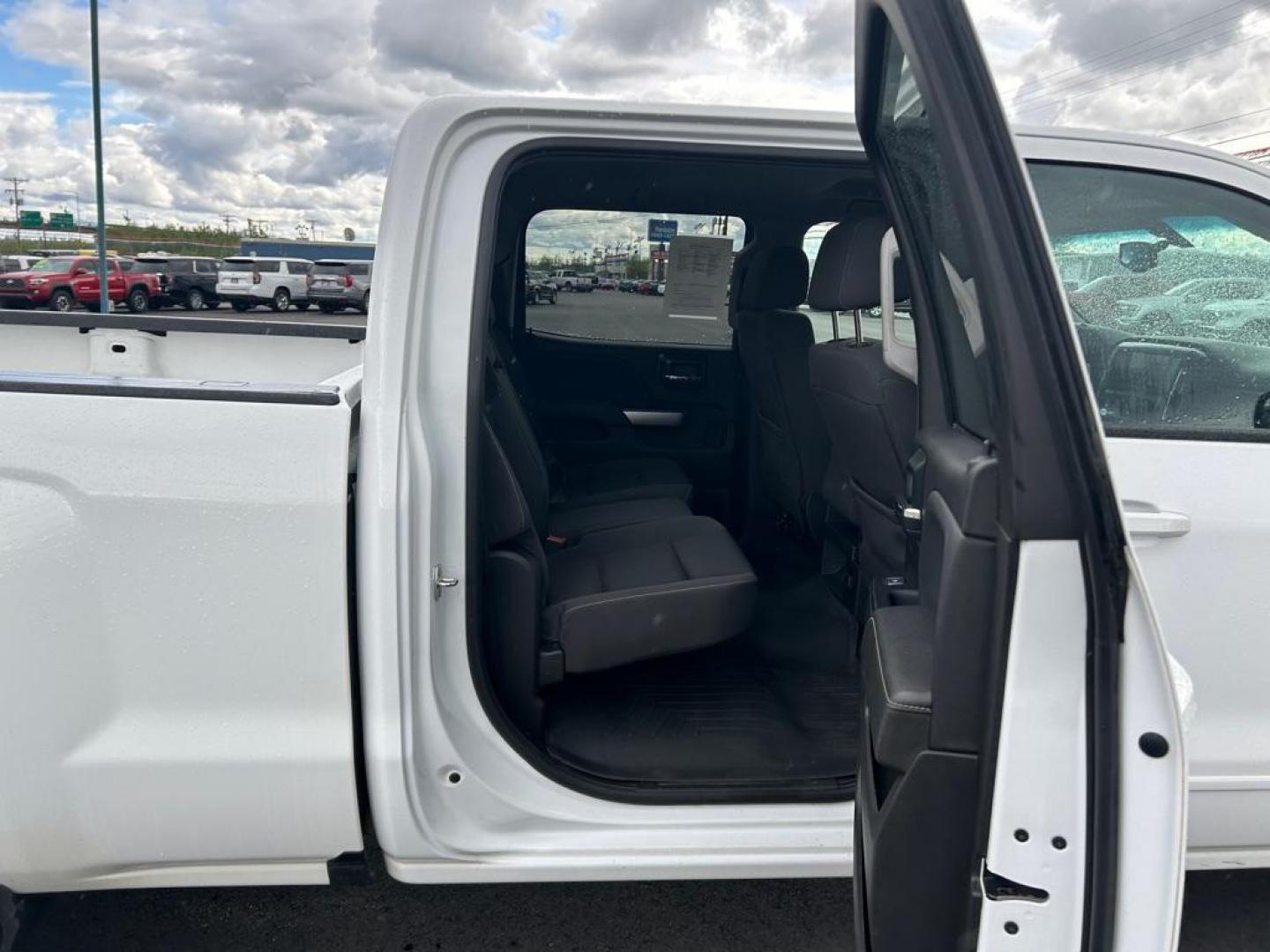 2018 WHITE CHEVROLET SILVERADO 1500 LT (1GCUKREC7JF) with an 5.3L engine, Automatic transmission, located at 2525 S. Cushman, Fairbanks, AK, 99701, (907) 452-5707, 64.824036, -147.712311 - Photo#5