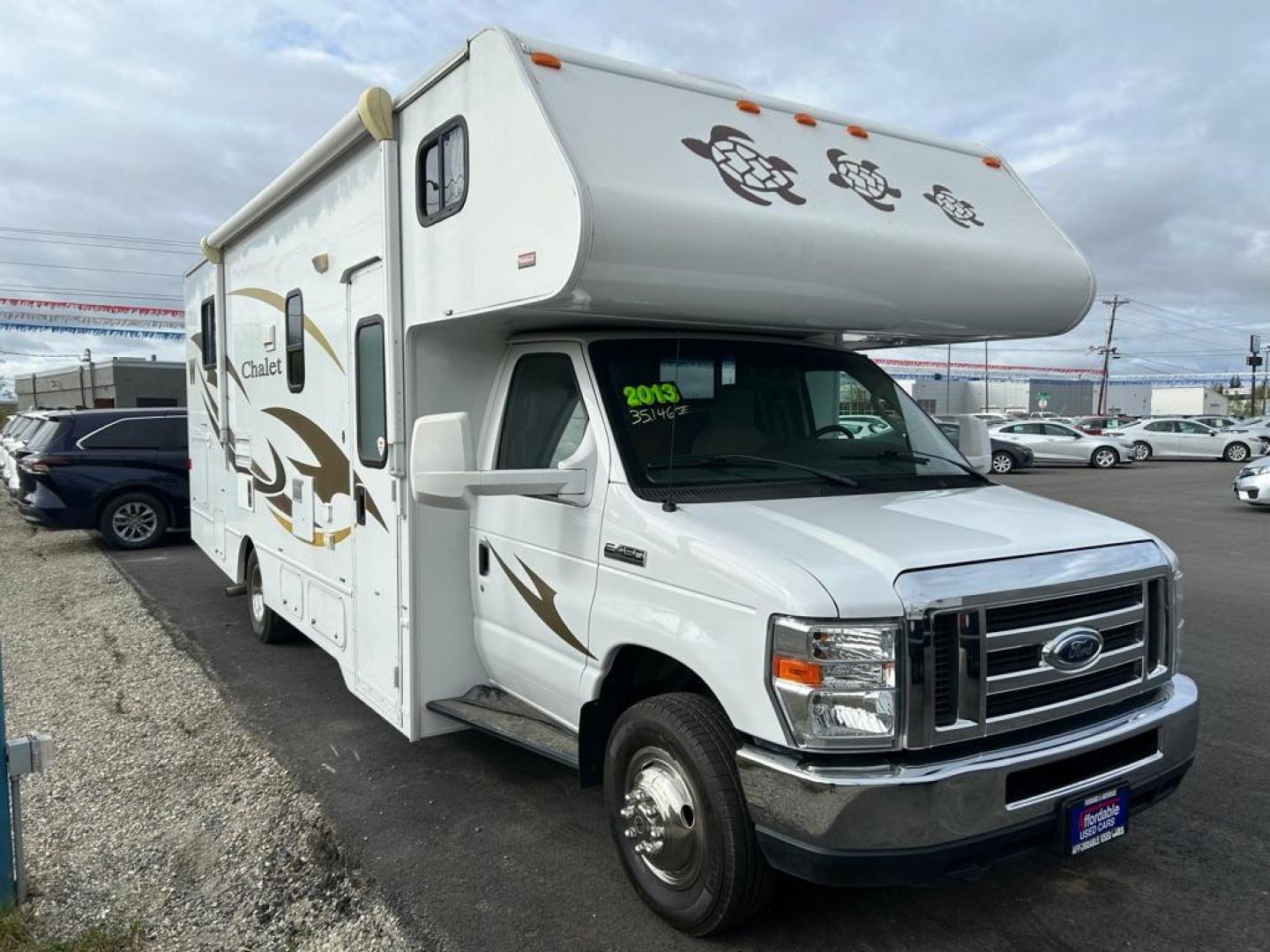 2013 WHITE WINNEBAGO MOTORHOME CHALET M-26QR-FORD (1FDXE4FS2DD) with an 6.8L engine, Automatic transmission, located at 2525 S. Cushman, Fairbanks, AK, 99701, (907) 452-5707, 64.824036, -147.712311 - Photo#1