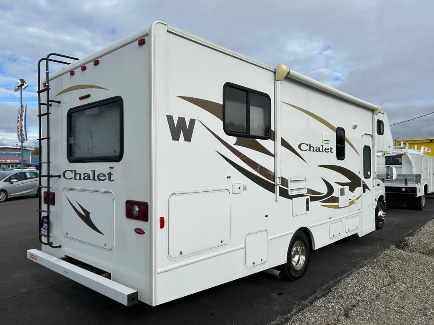 2013 WHITE WINNEBAGO MOTORHOME CHALET M-26QR-FORD (1FDXE4FS2DD) with an 6.8L engine, Automatic transmission, located at 2525 S. Cushman, Fairbanks, AK, 99701, (907) 452-5707, 64.824036, -147.712311 - Photo#2
