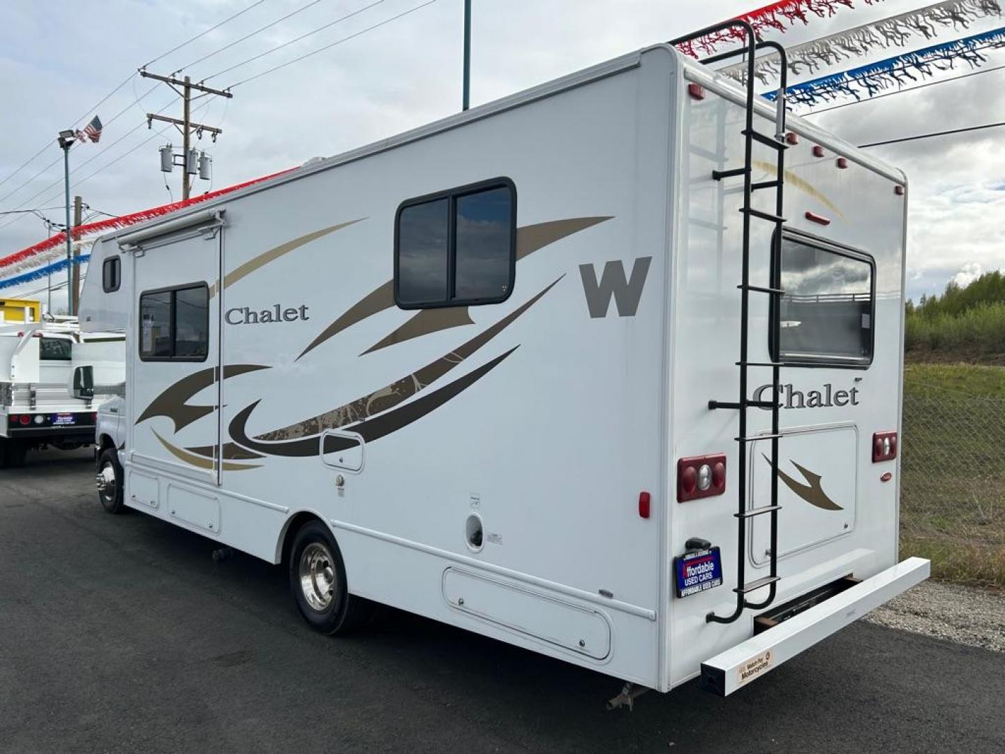 2013 WHITE WINNEBAGO MOTORHOME CHALET M-26QR-FORD (1FDXE4FS2DD) with an 6.8L engine, Automatic transmission, located at 2525 S. Cushman, Fairbanks, AK, 99701, (907) 452-5707, 64.824036, -147.712311 - Photo#3