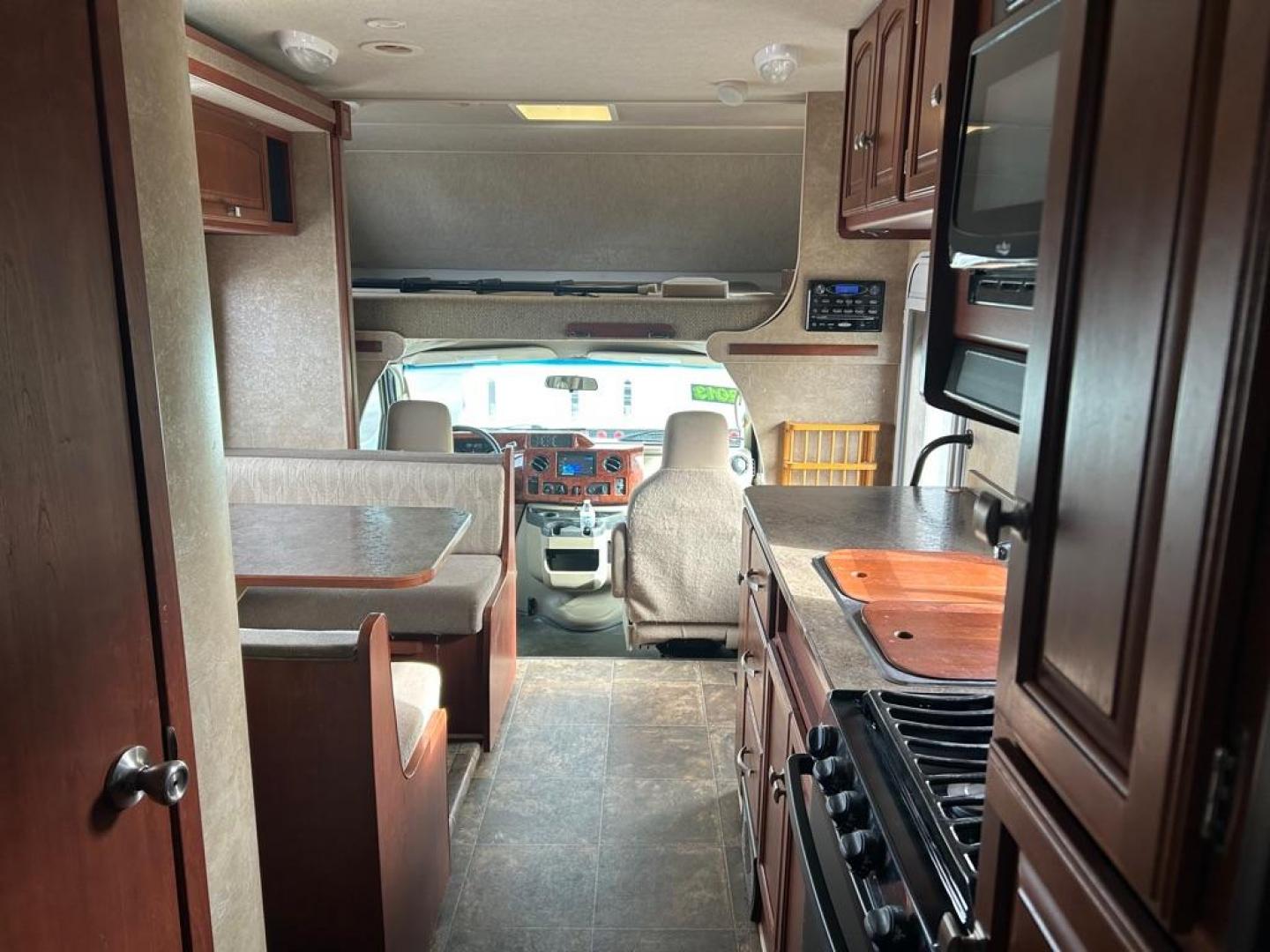 2013 WHITE WINNEBAGO MOTORHOME CHALET M-26QR-FORD (1FDXE4FS2DD) with an 6.8L engine, Automatic transmission, located at 2525 S. Cushman, Fairbanks, AK, 99701, (907) 452-5707, 64.824036, -147.712311 - Photo#7