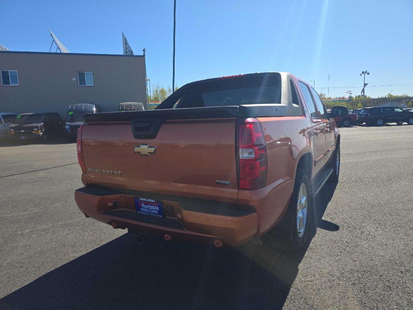2007 ORANGE CHEVROLET AVALANCHE 1500 (3GNFK12377G) with an 5.3L engine, Automatic transmission, located at 2525 S. Cushman, Fairbanks, AK, 99701, (907) 452-5707, 64.824036, -147.712311 - Photo#0