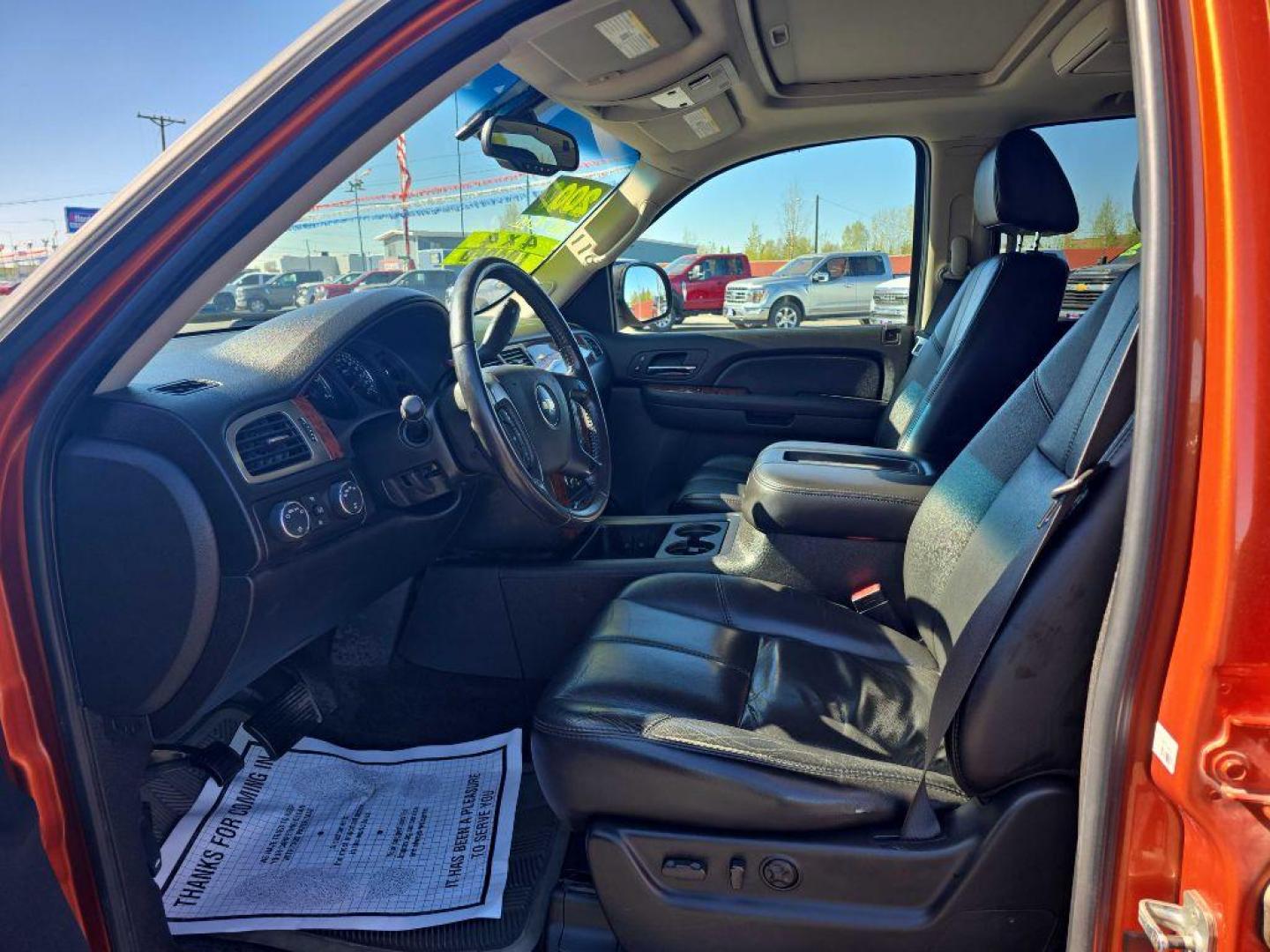 2007 ORANGE CHEVROLET AVALANCHE 1500 (3GNFK12377G) with an 5.3L engine, Automatic transmission, located at 2525 S. Cushman, Fairbanks, AK, 99701, (907) 452-5707, 64.824036, -147.712311 - Photo#2