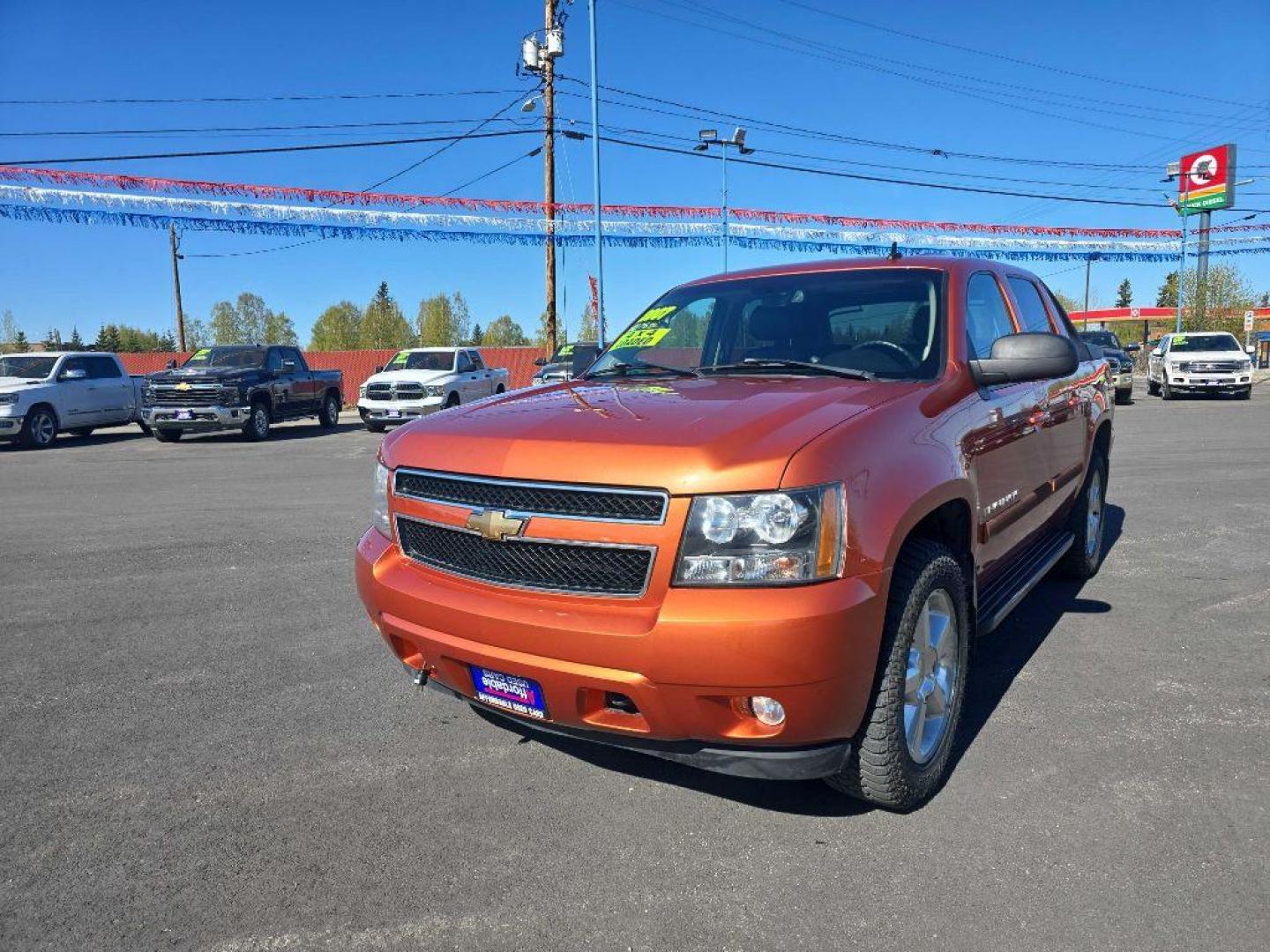 2007 ORANGE CHEVROLET AVALANCHE 1500 (3GNFK12377G) with an 5.3L engine, Automatic transmission, located at 2525 S. Cushman, Fairbanks, AK, 99701, (907) 452-5707, 64.824036, -147.712311 - Photo#3