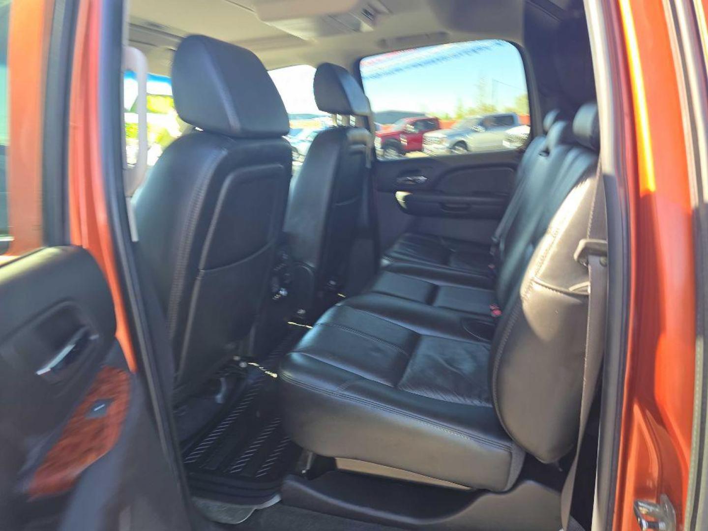 2007 ORANGE CHEVROLET AVALANCHE 1500 (3GNFK12377G) with an 5.3L engine, Automatic transmission, located at 2525 S. Cushman, Fairbanks, AK, 99701, (907) 452-5707, 64.824036, -147.712311 - Photo#6