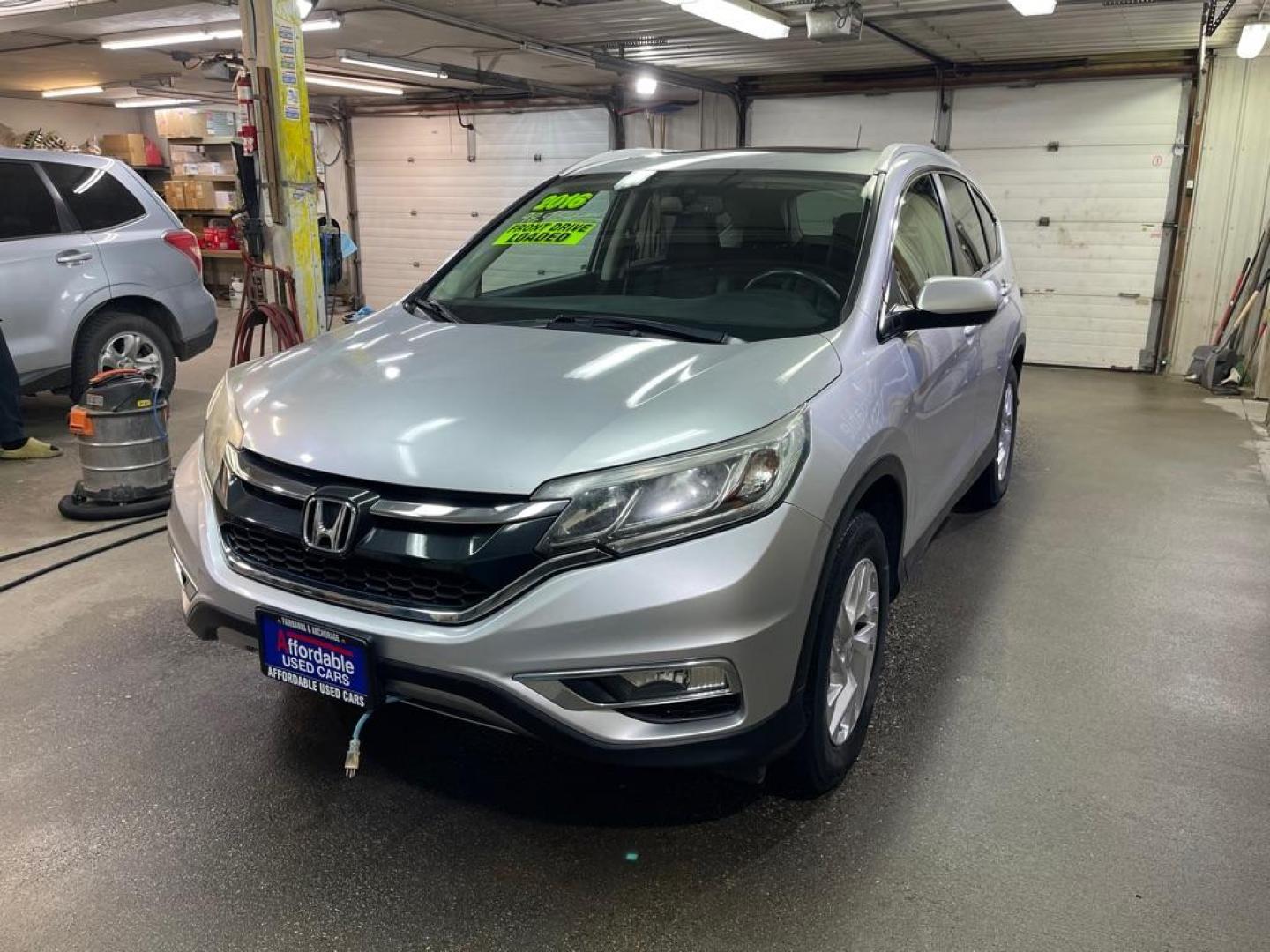 2016 SILVER HONDA CR-V EXL (2HKRM3H78GH) with an 2.4L engine, Continuously Variable transmission, located at 2525 S. Cushman, Fairbanks, AK, 99701, (907) 452-5707, 64.824036, -147.712311 - Photo#1