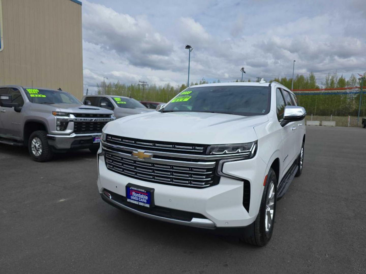2023 WHITE CHEVROLET SUBURBAN 1500 PREMIER (1GNSKFKD2PR) with an 5.3L engine, Automatic transmission, located at 2525 S. Cushman, Fairbanks, AK, 99701, (907) 452-5707, 64.824036, -147.712311 - Photo#1