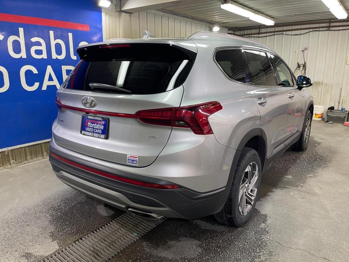2023 SILVER HYUNDAI SANTA FE SEL (5NMS2DAJ5PH) with an 2.5L engine, Automatic transmission, located at 2525 S. Cushman, Fairbanks, AK, 99701, (907) 452-5707, 64.824036, -147.712311 - Photo#2