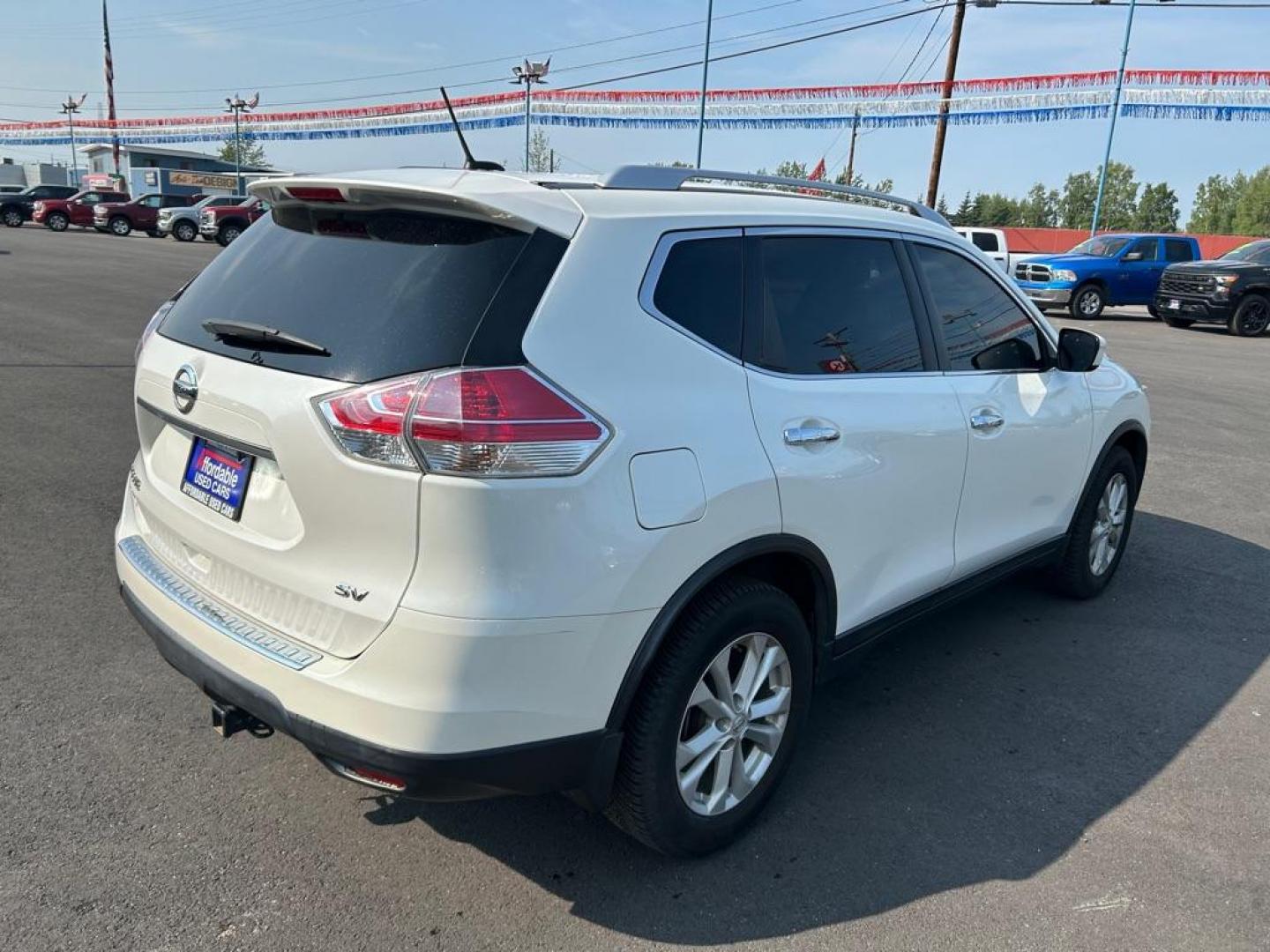 2015 WHITE NISSAN ROGUE S (KNMAT2MTXFP) with an 2.5L engine, Continuously Variable transmission, located at 2525 S. Cushman, Fairbanks, AK, 99701, (907) 452-5707, 64.824036, -147.712311 - Photo#2