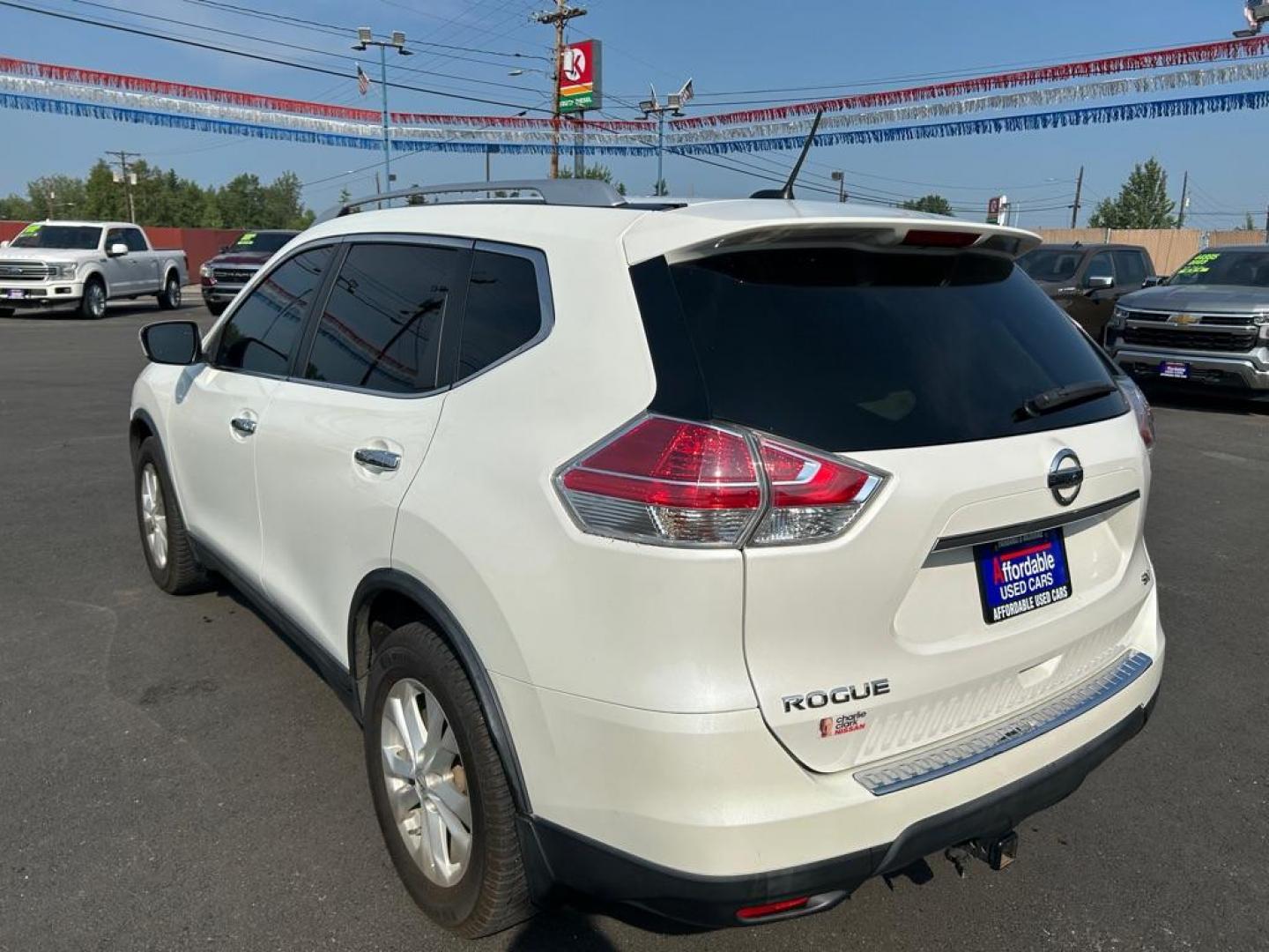 2015 WHITE NISSAN ROGUE S (KNMAT2MTXFP) with an 2.5L engine, Continuously Variable transmission, located at 2525 S. Cushman, Fairbanks, AK, 99701, (907) 452-5707, 64.824036, -147.712311 - Photo#3