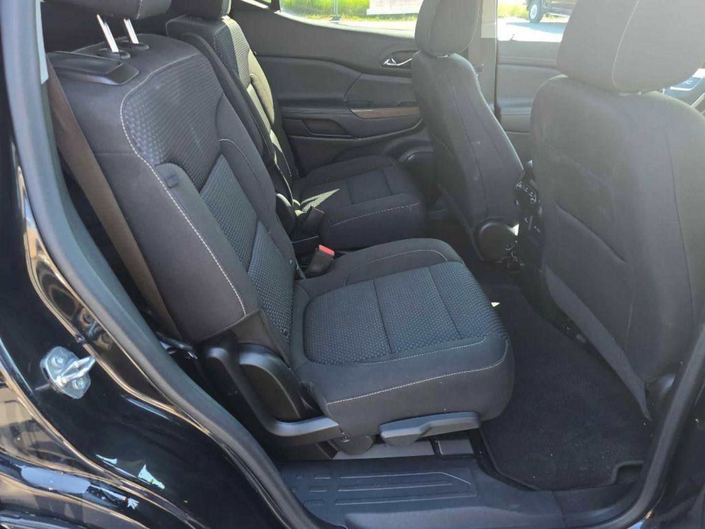 2022 BLACK GMC ACADIA SLE (1GKKNRL48NZ) with an 2.0L engine, Automatic transmission, located at 2525 S. Cushman, Fairbanks, AK, 99701, (907) 452-5707, 64.824036, -147.712311 - Photo#2