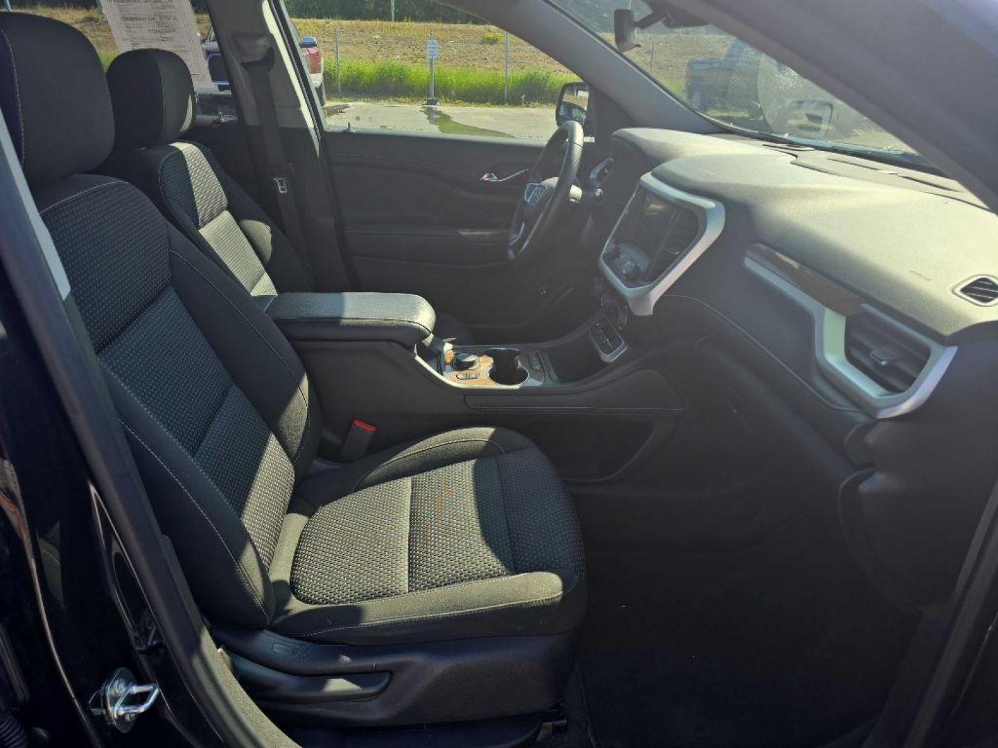 2022 BLACK GMC ACADIA SLE (1GKKNRL48NZ) with an 2.0L engine, Automatic transmission, located at 2525 S. Cushman, Fairbanks, AK, 99701, (907) 452-5707, 64.824036, -147.712311 - Photo#3