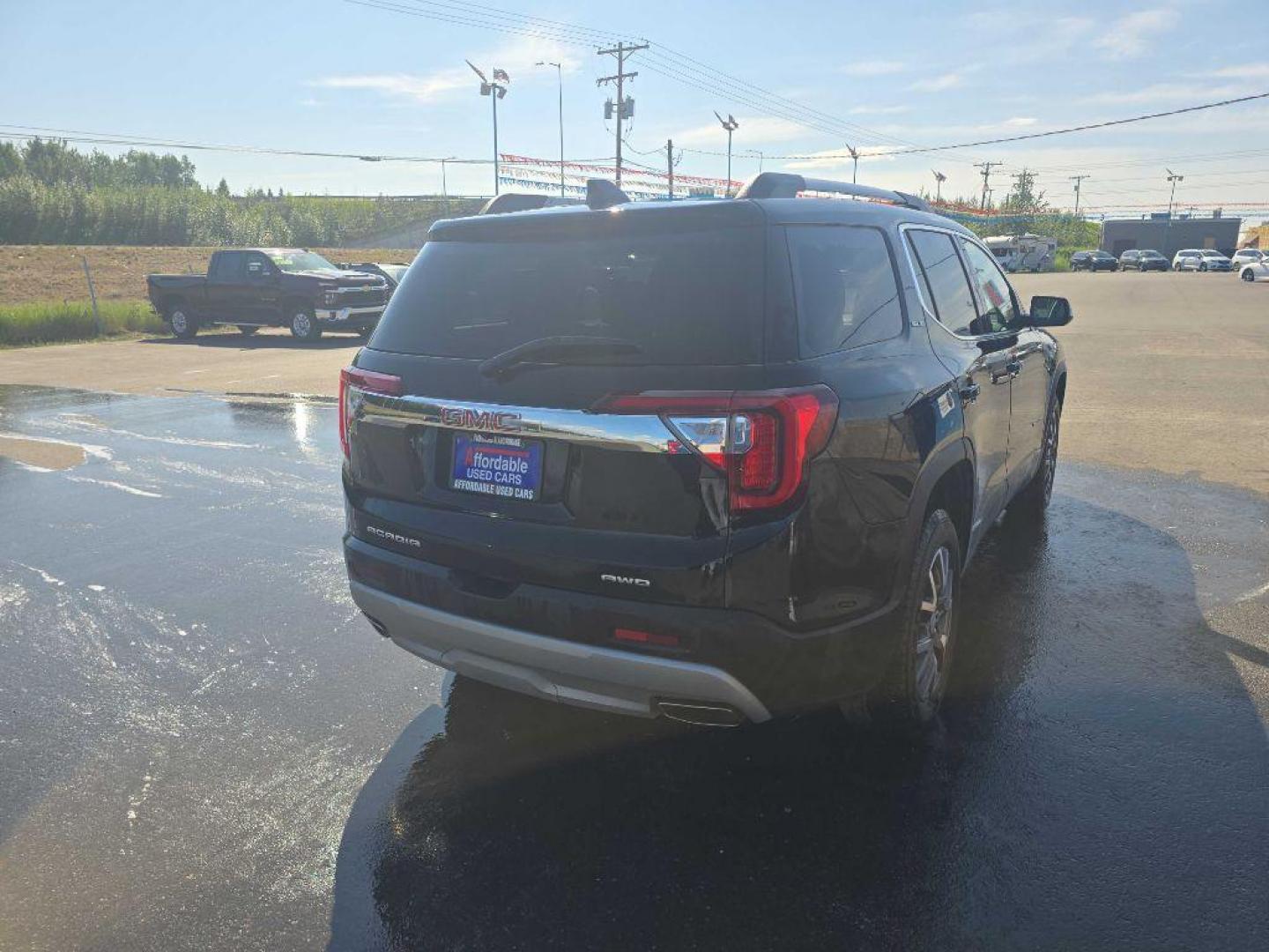 2022 BLACK GMC ACADIA SLE (1GKKNRL48NZ) with an 2.0L engine, Automatic transmission, located at 2525 S. Cushman, Fairbanks, AK, 99701, (907) 452-5707, 64.824036, -147.712311 - Photo#4