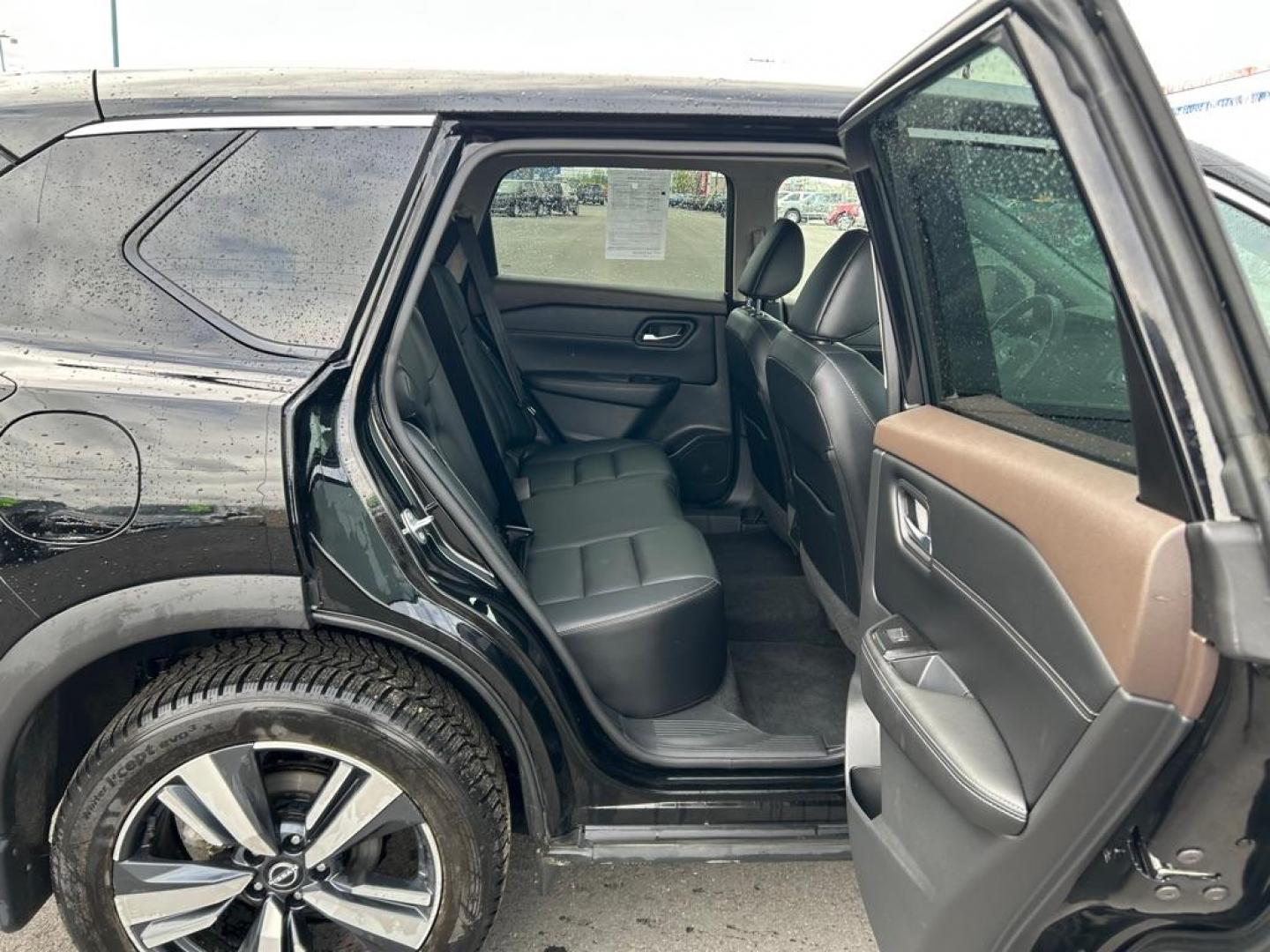 2022 BLACK NISSAN ROGUE SL (5N1BT3CB9NC) with an 1.5L engine, Automatic transmission, located at 2525 S. Cushman, Fairbanks, AK, 99701, (907) 452-5707, 64.824036, -147.712311 - Photo#5