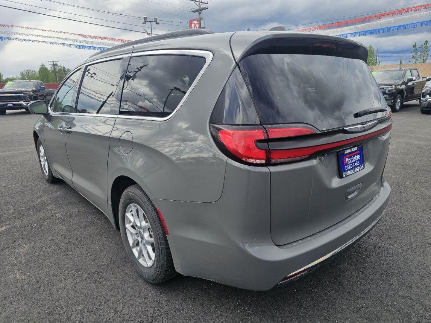 2022 GREY CHRYSLER PACIFICA TOURING L (2C4RC1BG1NR) with an 3.6L engine, Automatic transmission, located at 2525 S. Cushman, Fairbanks, AK, 99701, (907) 452-5707, 64.824036, -147.712311 - Photo#2